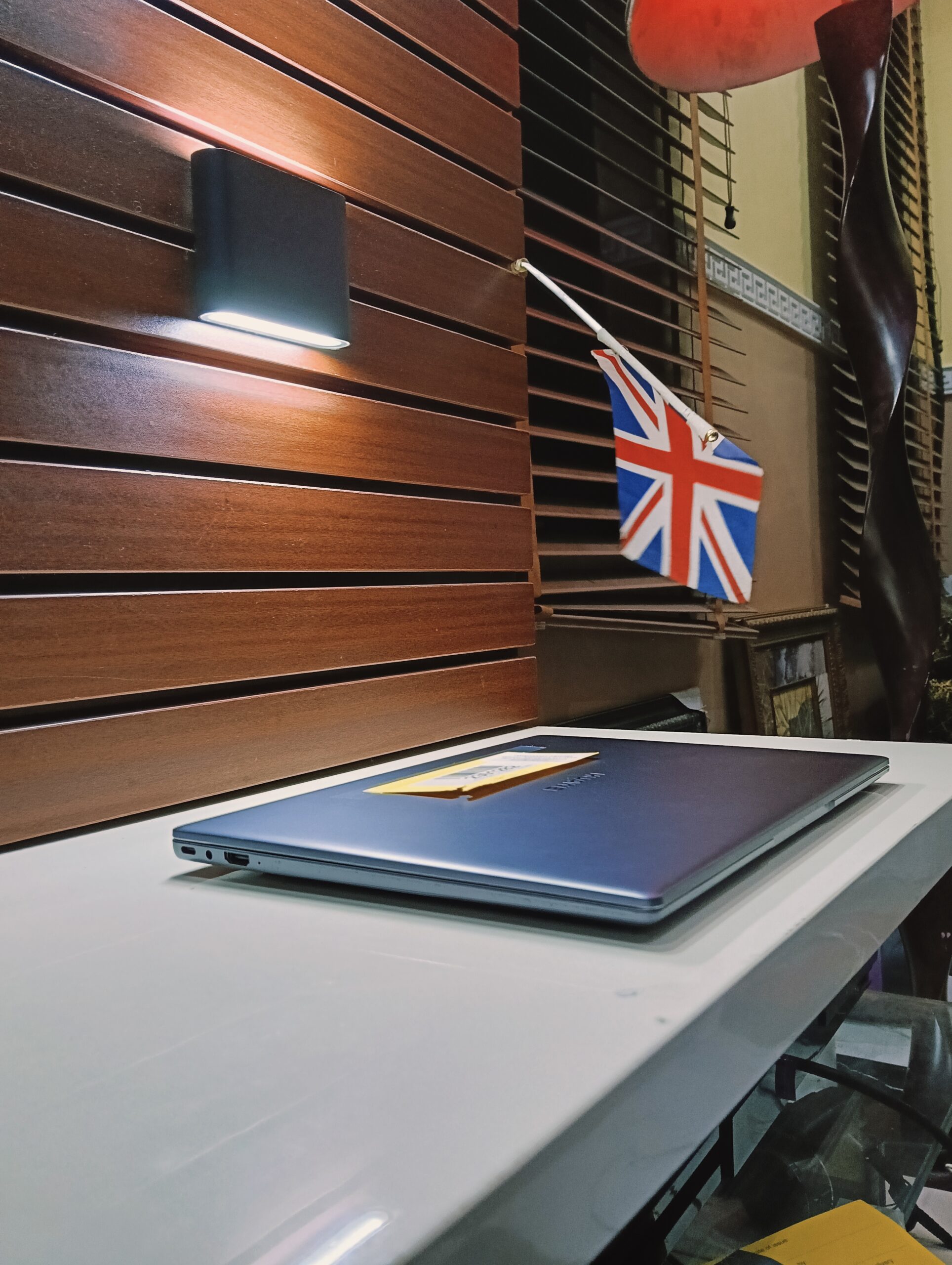 Huawei MateBook KLV-WX9 - Intel Core i7 (2.0GHz) - 8th Gen - 512GB SSD - 8GB Ram - Windows 11 Pro - Image 13