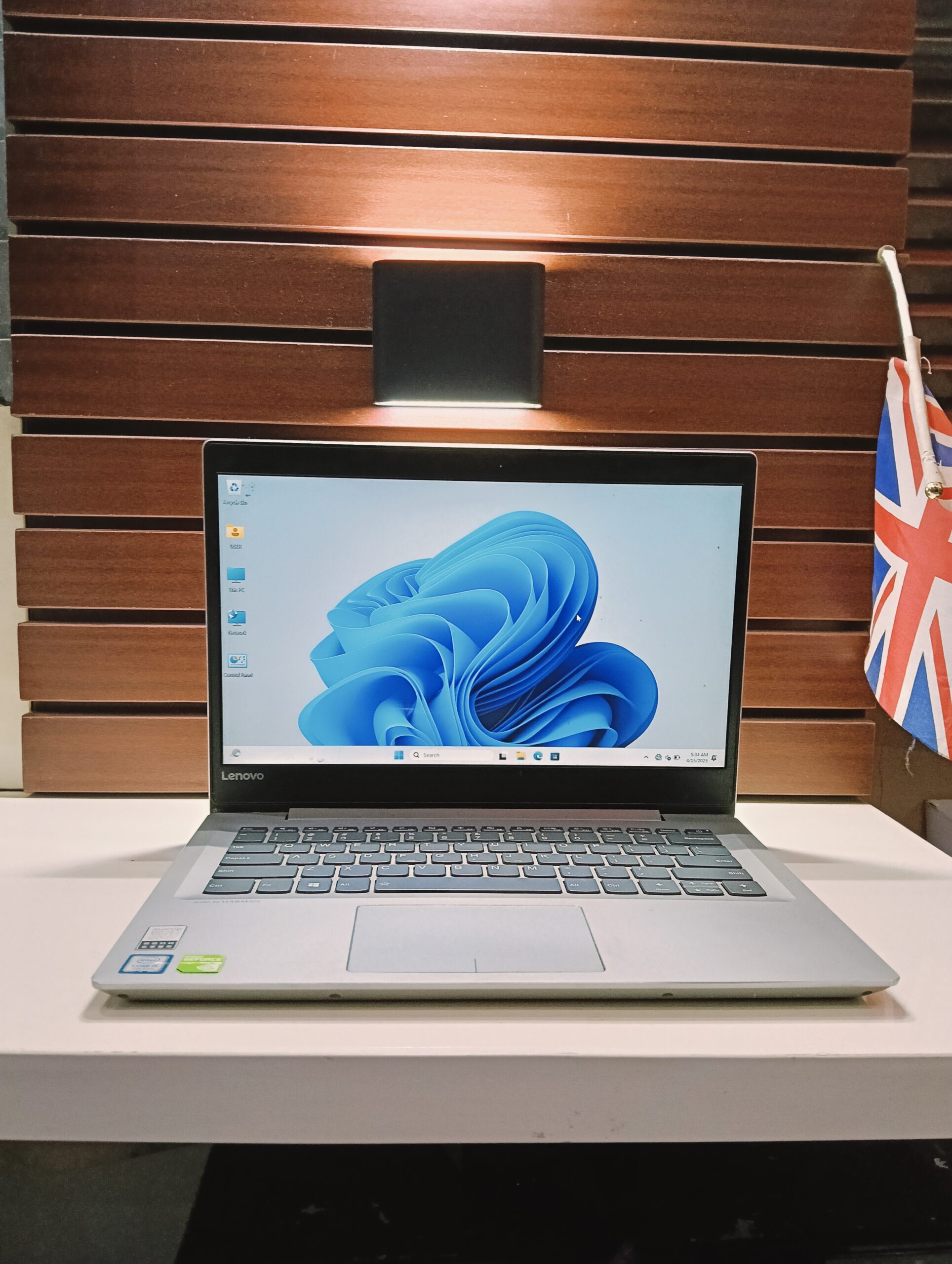 Lenovo IdeaPad 80x3 - Intel Core i5 (2.7GHz) - 7th Gen - 1TB SSD - 8GB Ram - 2GB Dedicated Graphics