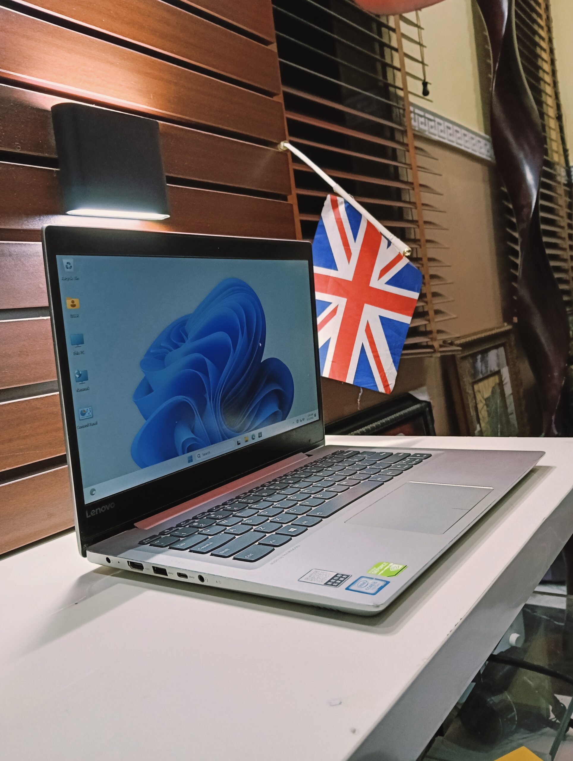 Lenovo IdeaPad 80x3 - Intel Core i5 (2.7GHz) - 7th Gen - 1TB SSD - 8GB Ram - 2GB Dedicated Graphics - Image 2