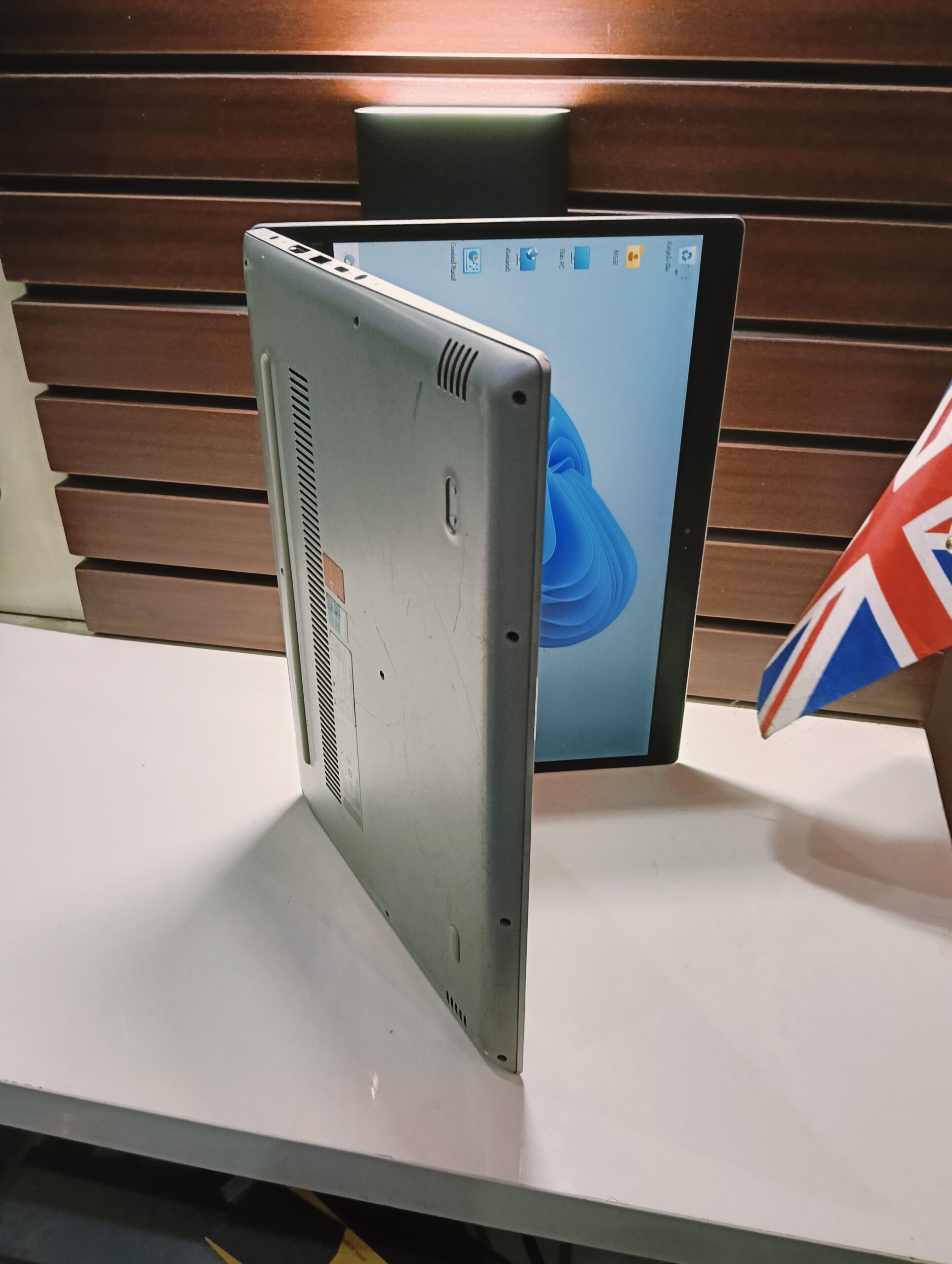 Lenovo IdeaPad 80x3 - Intel Core i5 (2.7GHz) - 7th Gen - 1TB SSD - 8GB Ram - 2GB Dedicated Graphics - Image 7