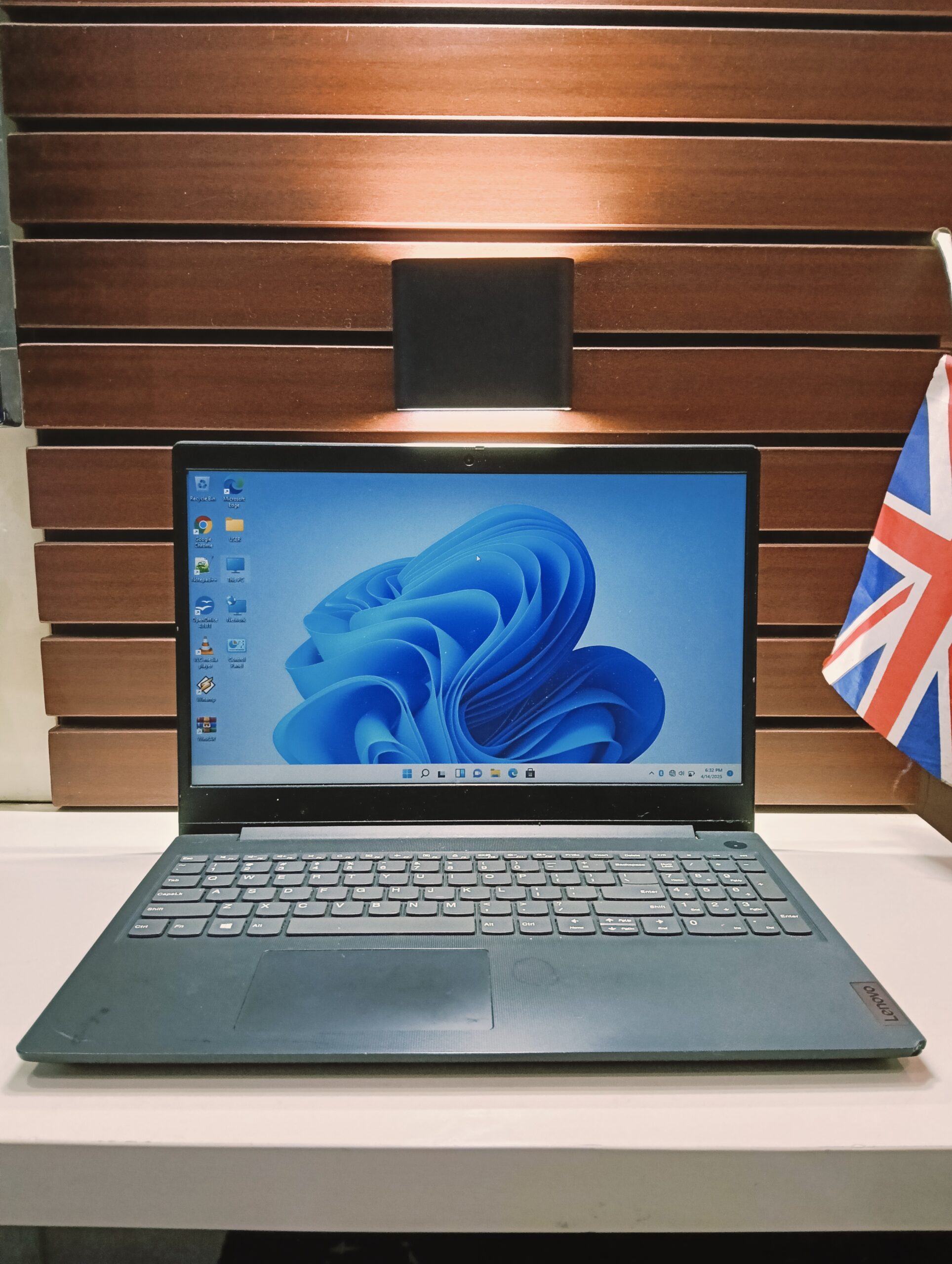 Lenovo IdeaPad 13 - AMD Ryzen 3 (2.6GHz) - 128GB SSD - 4GB Ram - Windows 11 Pro