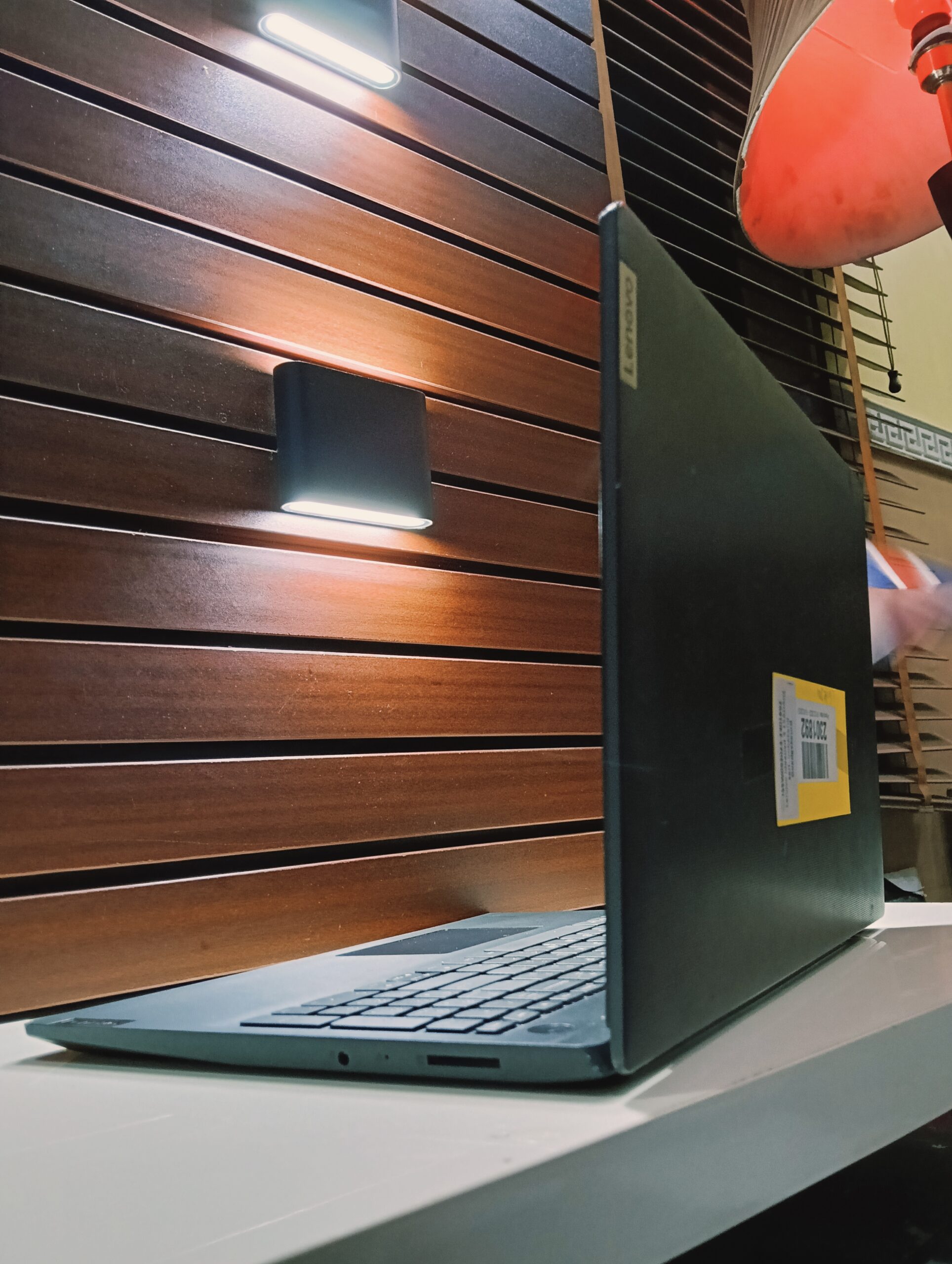 Lenovo IdeaPad 13 - AMD Ryzen 3 (2.6GHz) - 128GB SSD - 4GB Ram - Windows 11 Pro - Image 3