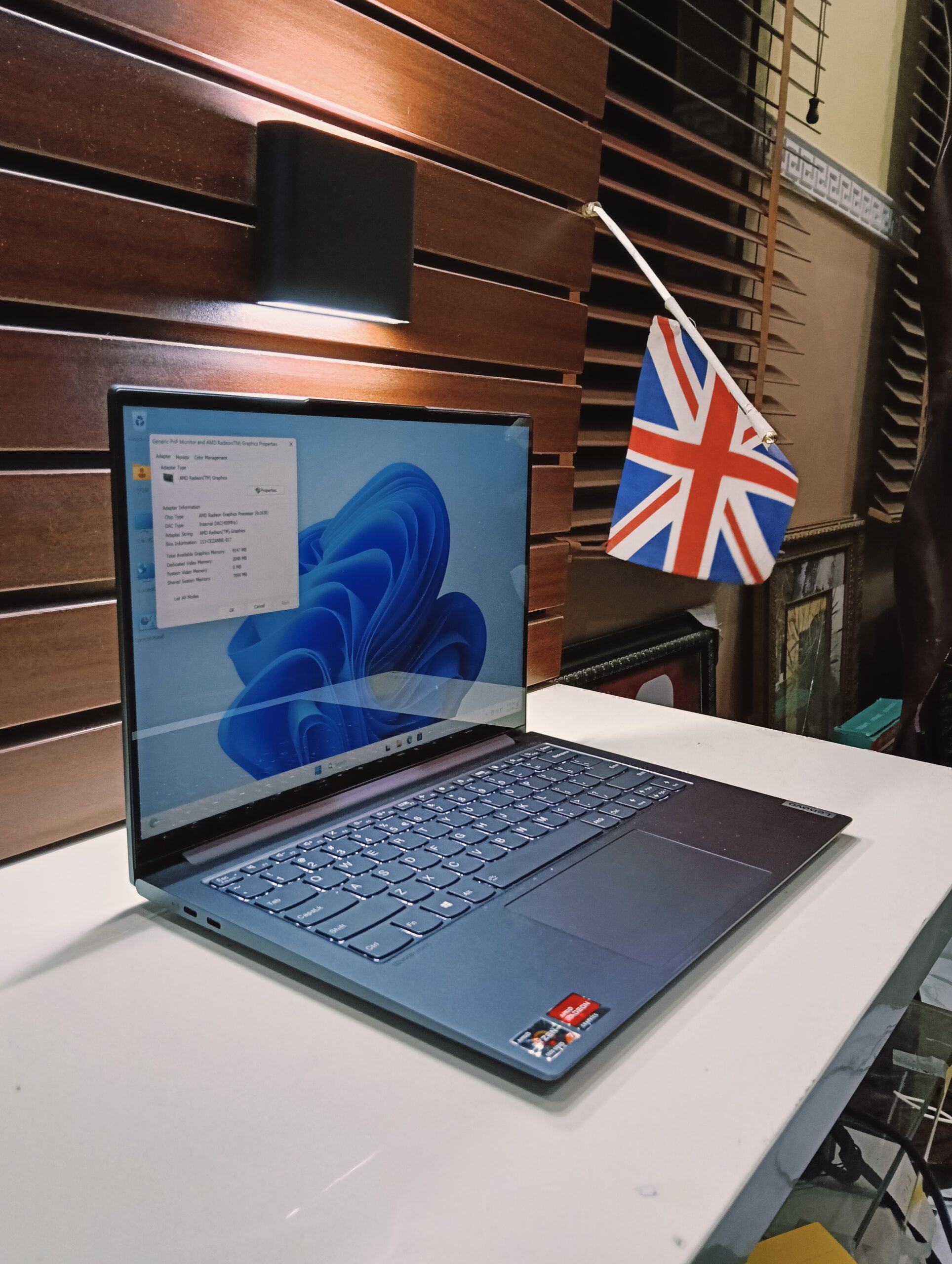 Lenovo IdeaPad 85ms - AMD Ryzen 7 (3.2GHz) - 1TB SSD - 16GB Ram - 2GB Dedicated Graphics - Keyboard Light