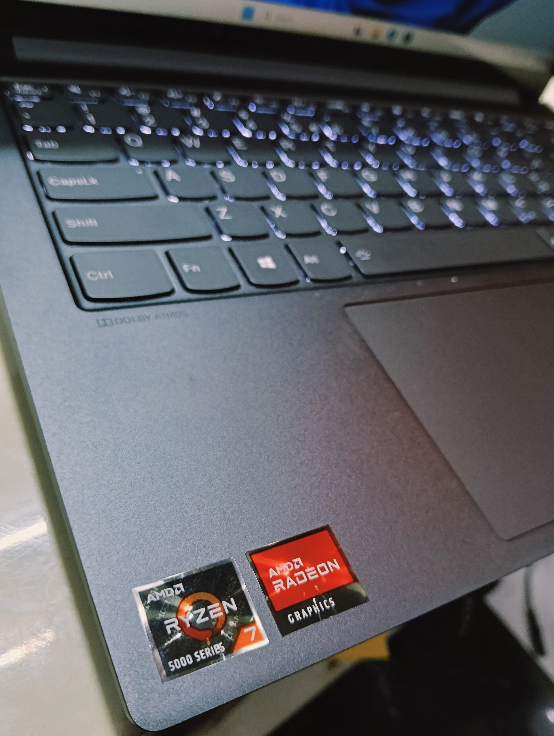 Lenovo IdeaPad 85ms - AMD Ryzen 7 (3.2GHz) - 1TB SSD - 16GB Ram - 2GB Dedicated Graphics - Keyboard Light - Image 4