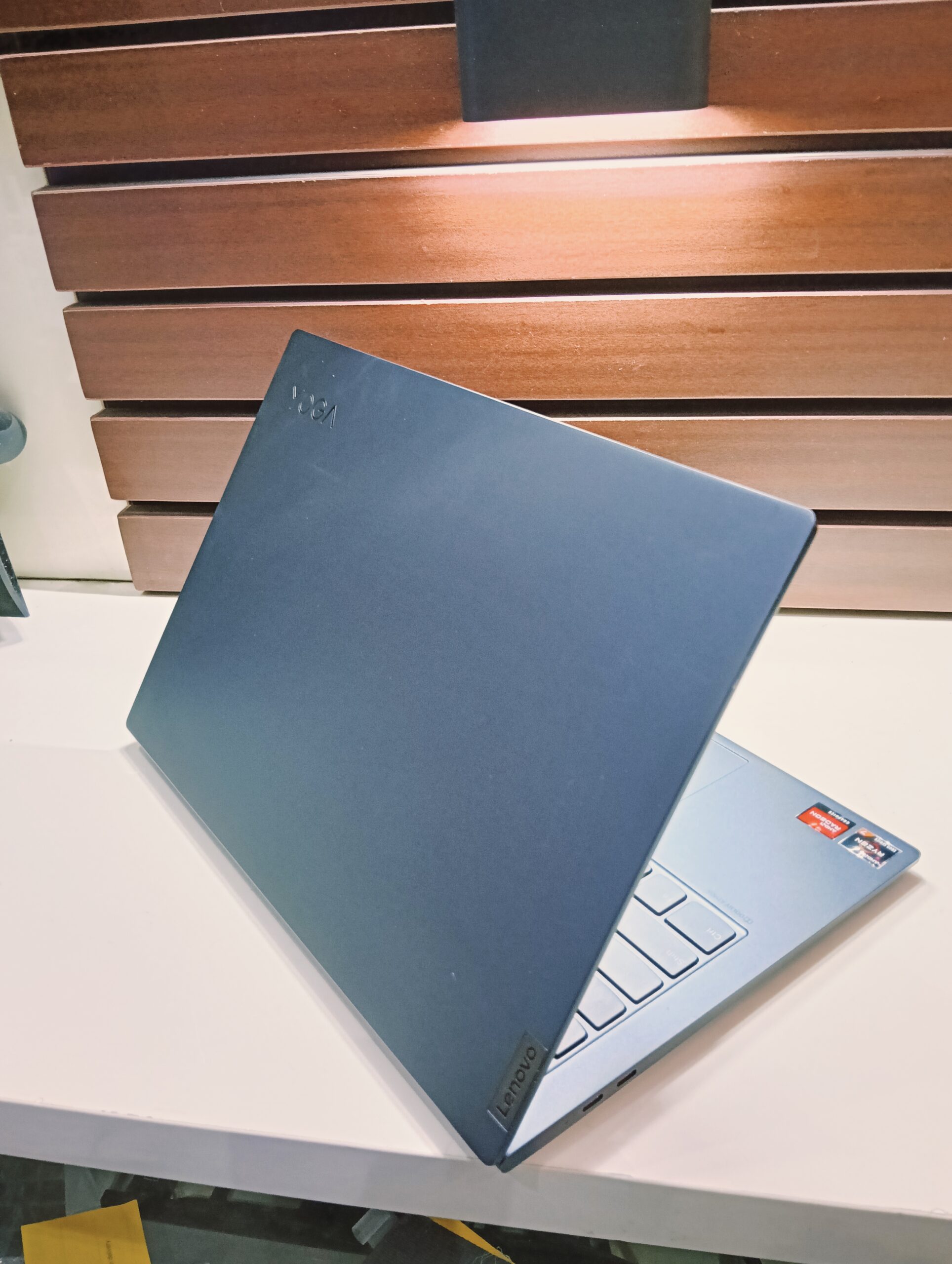 Lenovo IdeaPad 85ms - AMD Ryzen 7 (3.2GHz) - 1TB SSD - 16GB Ram - 2GB Dedicated Graphics - Keyboard Light - Image 6