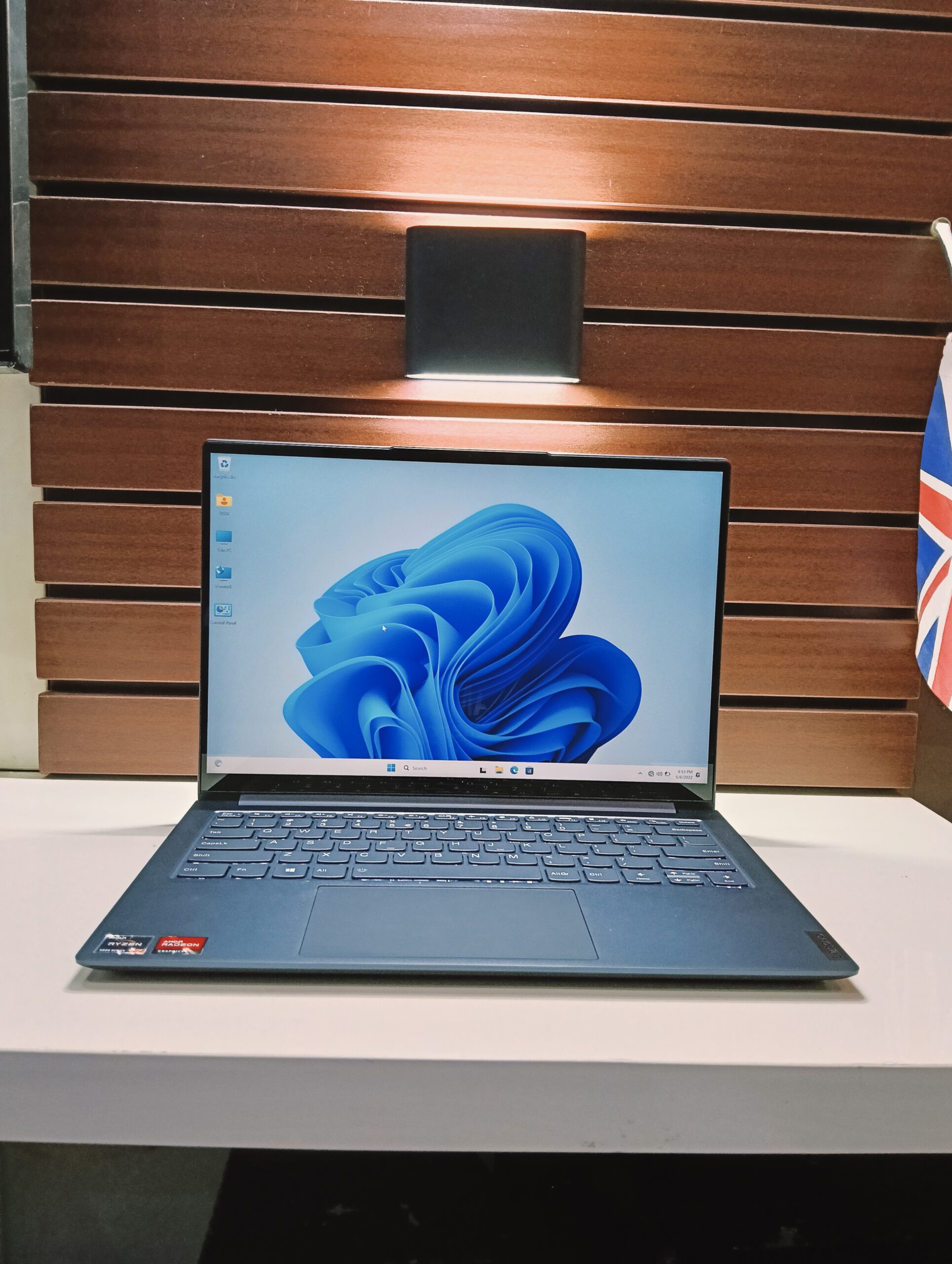 Lenovo IdeaPad 85ms - AMD Ryzen 7 (3.2GHz) - 1TB SSD - 16GB Ram - 2GB Dedicated Graphics - Keyboard Light - Image 9