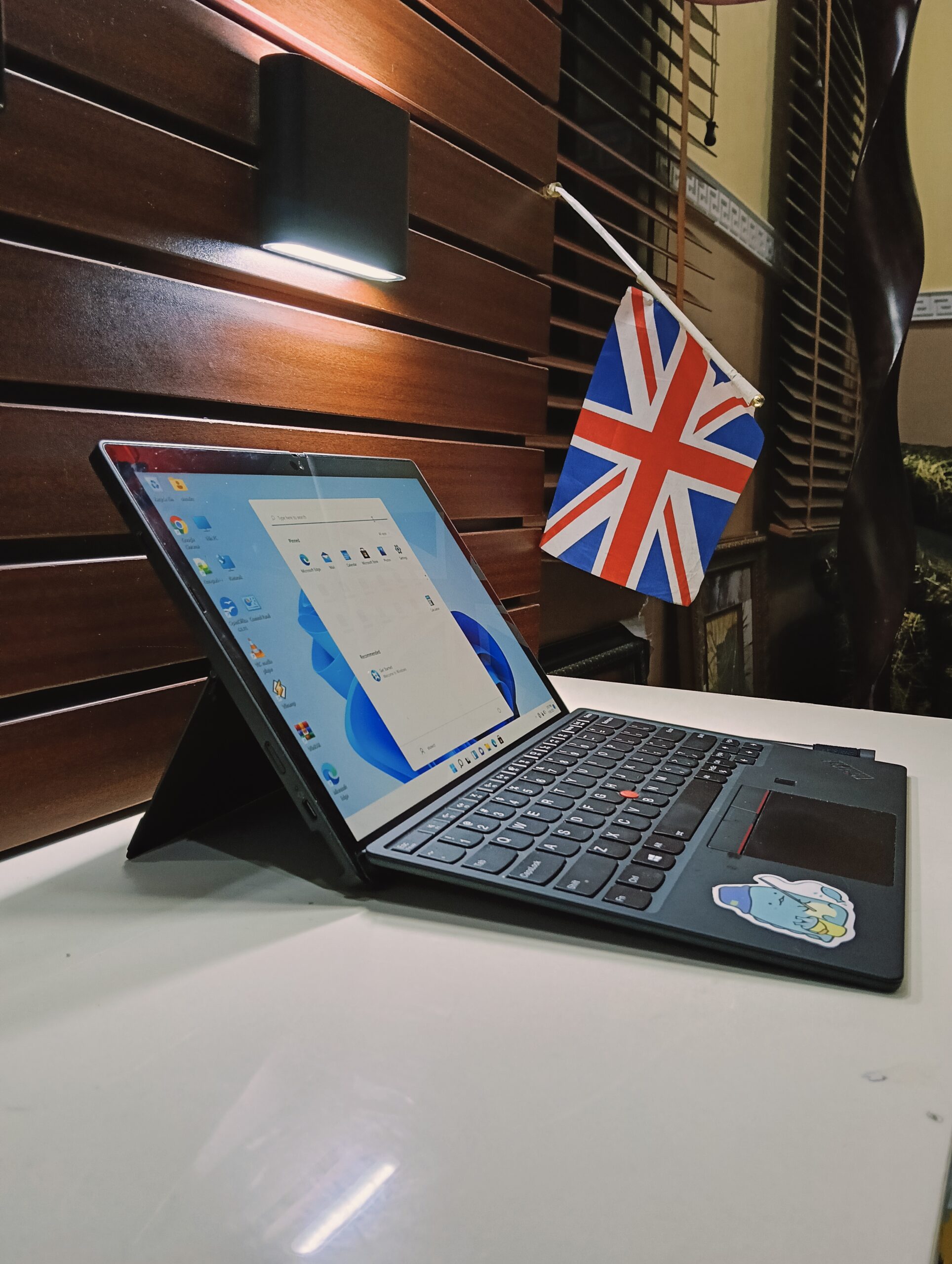 Lenovo ThinkPad 20UVS2L000 - Intel Core i7 - 11th Gen - 256GB SSD - 16GB Ram - Stylus Pen - Detachable Keyboard - Image 3