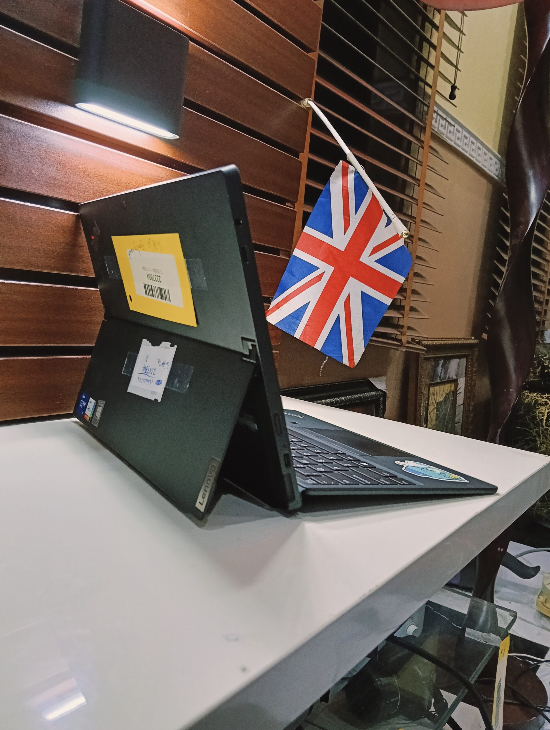 Lenovo ThinkPad 20UVS2L000 - Intel Core i7 - 11th Gen - 256GB SSD - 16GB Ram - Stylus Pen - Detachable Keyboard - Image 4