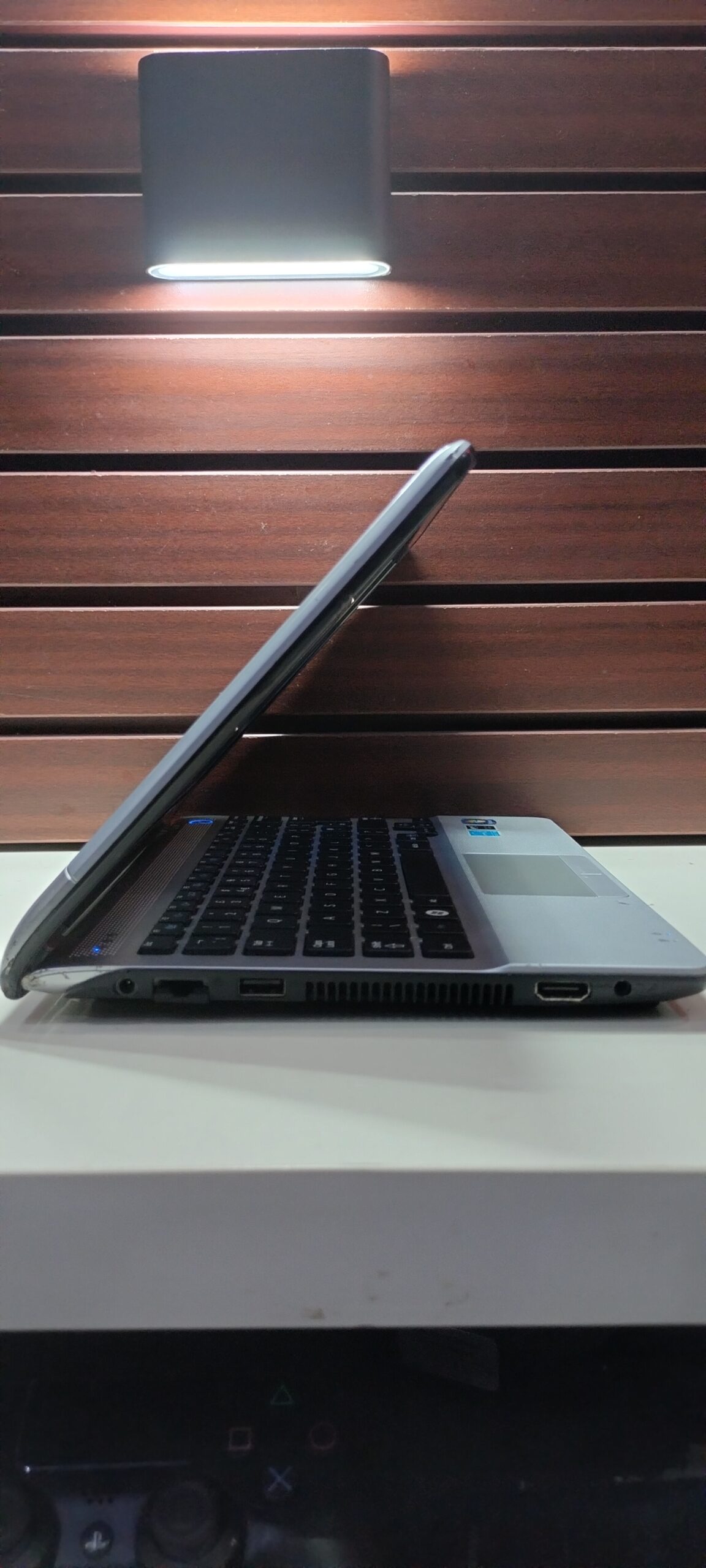 Samsung 305U1A– AMD E-450 (Radeon) – 500GB HDD – 4GB Ram – Windows 10 Pro( 64 bit ) - 11" - Image 9