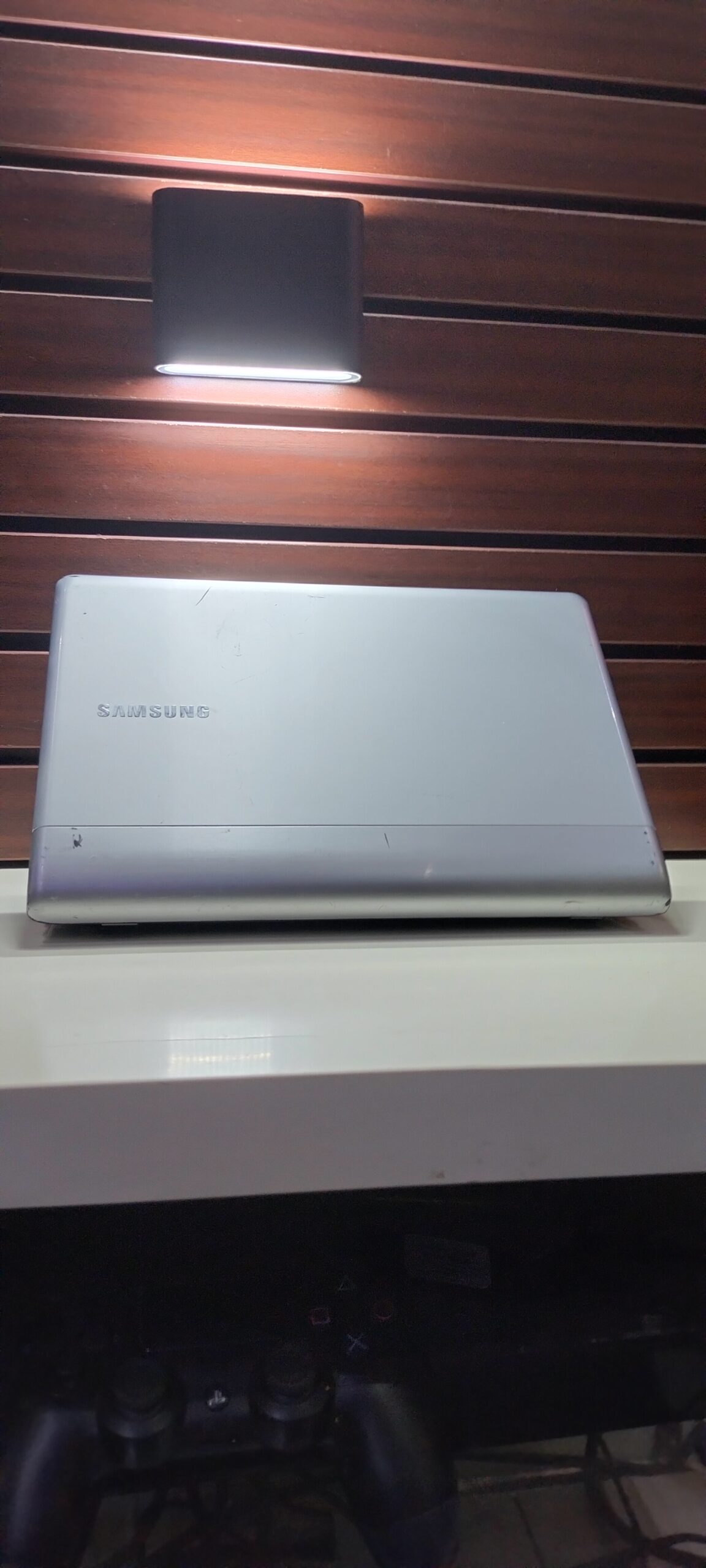 Samsung 305U1A– AMD E-450 (Radeon) – 500GB HDD – 4GB Ram – Windows 10 Pro( 64 bit ) - 11" - Image 3