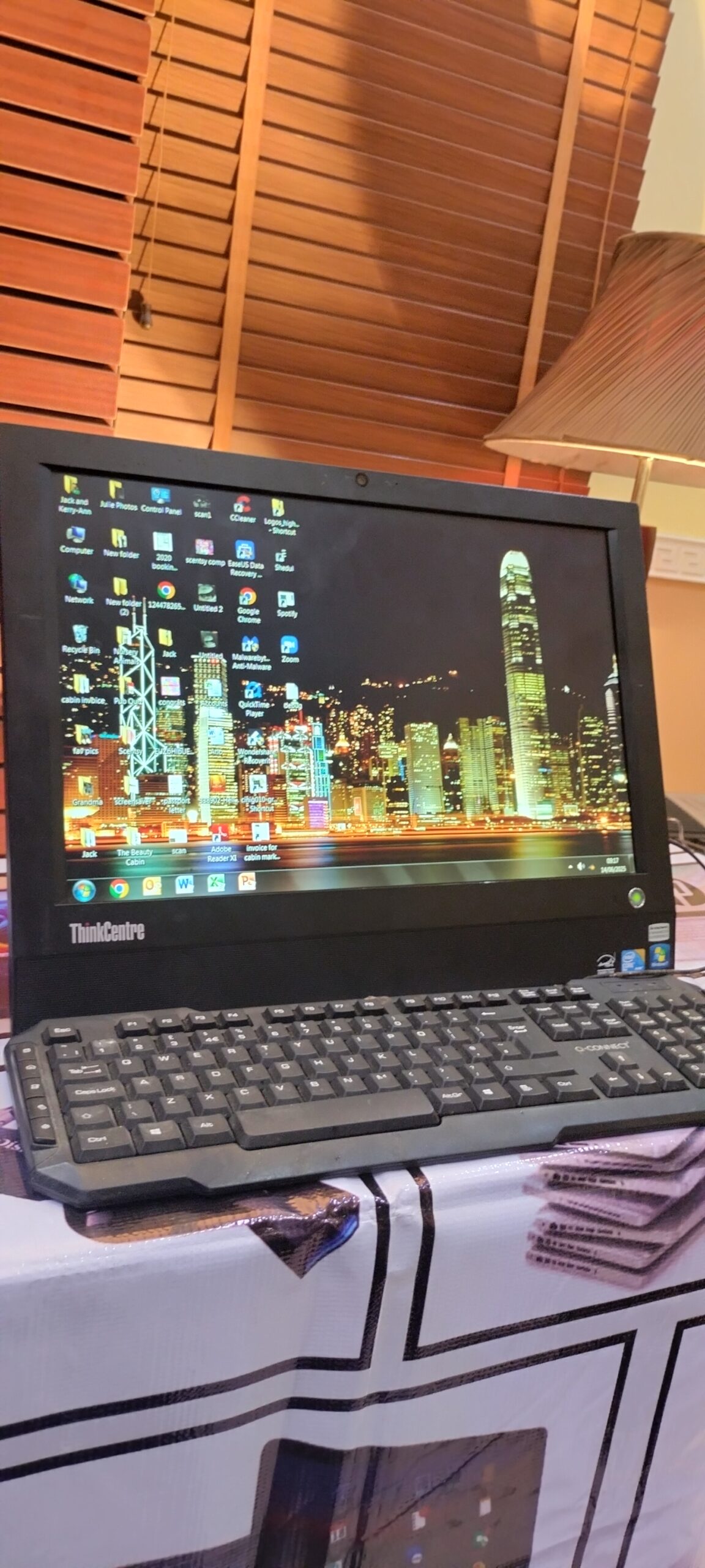 All in one Lenovo ThinkPad Intel core 2 duo - 320gb storage - 4gb ram- keyboard and mouse