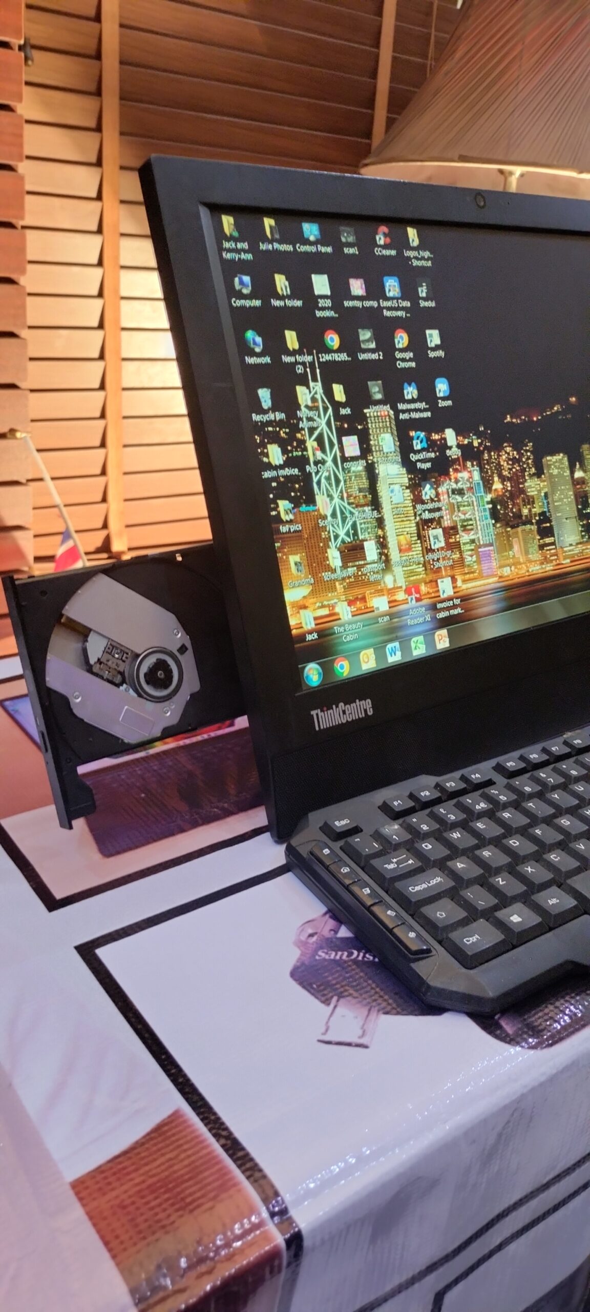 All in one Lenovo ThinkPad Intel core 2 duo - 320gb storage - 4gb ram- keyboard and mouse - Image 4