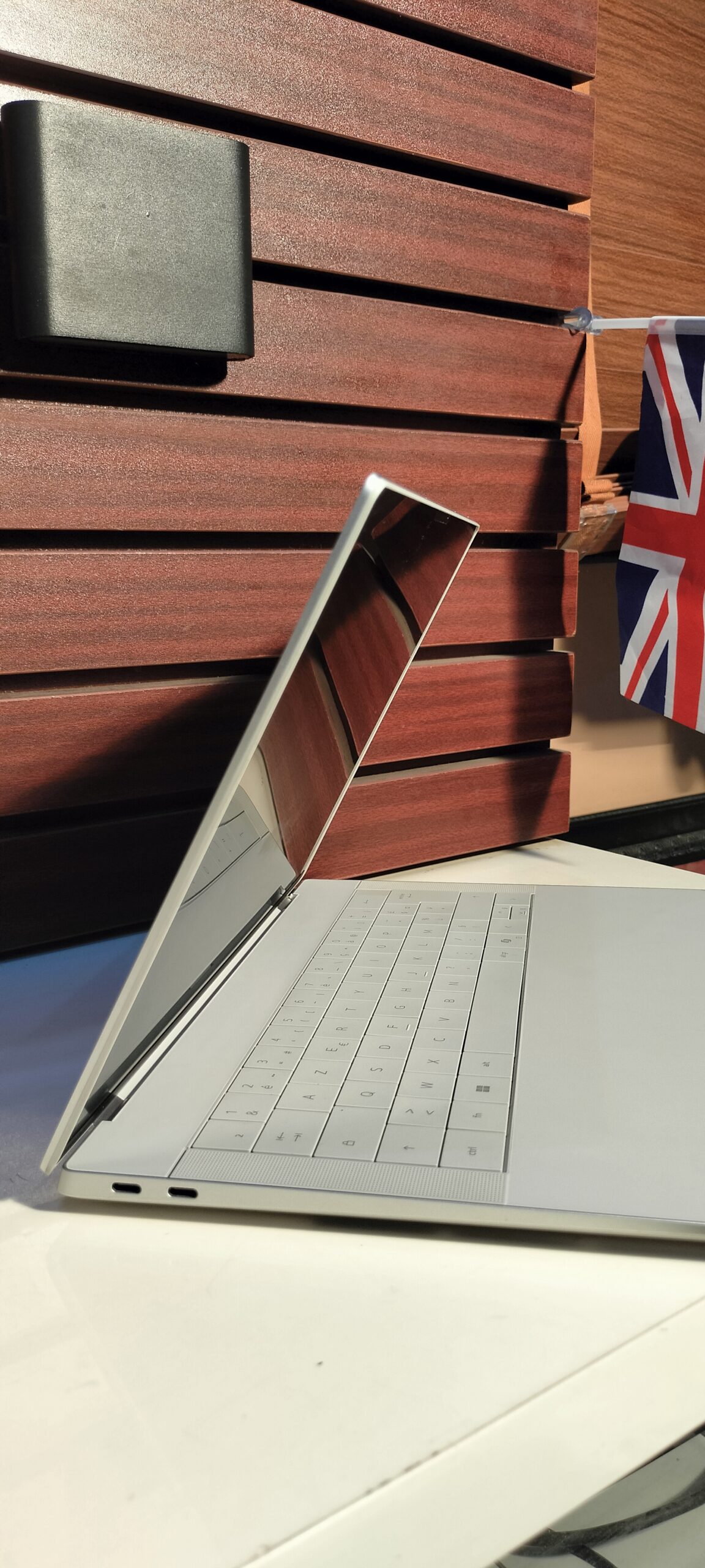 Dell XPS 14 9940 – Intel Core Ultra i7 (2.6GHz) – 7th Gen – 512GB SSD – 32Ram – Keyboard Light - Image 3