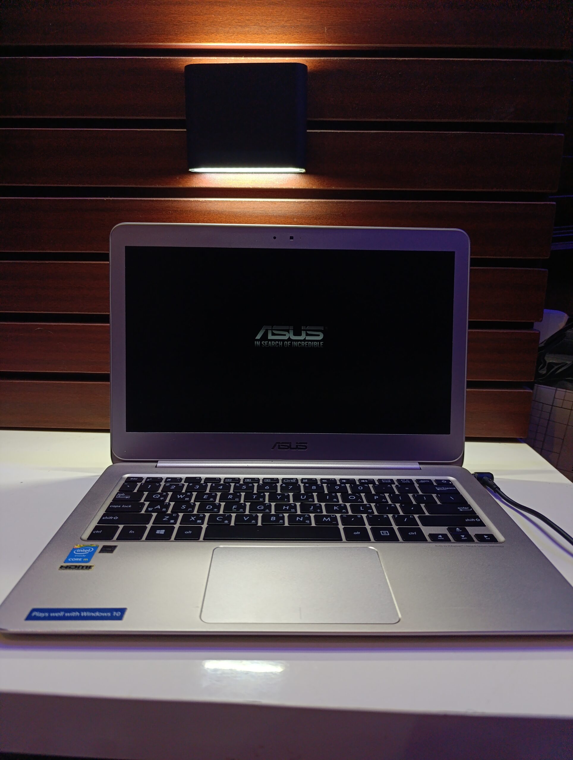 ASUS Notebook – Core M – 8GB Ram – 256GB SSD – 13" Windows 11 Pro