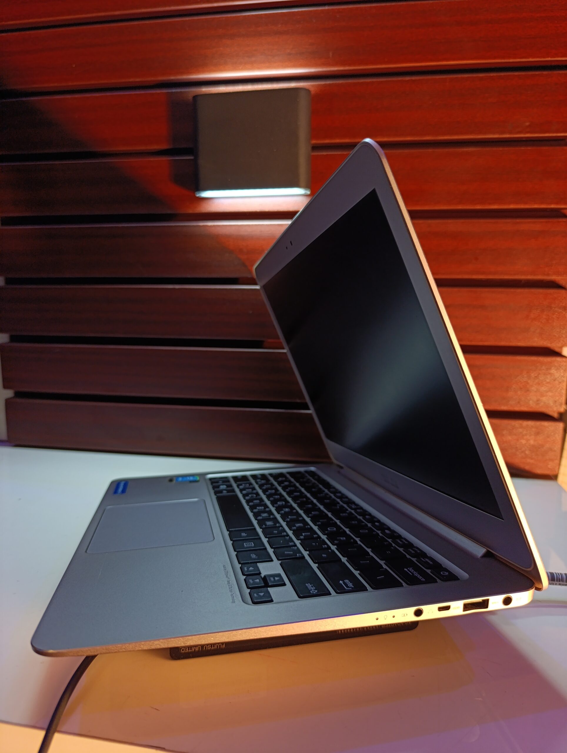 ASUS Notebook – Core M – 8GB Ram – 256GB SSD – 13" Windows 11 Pro - Image 6