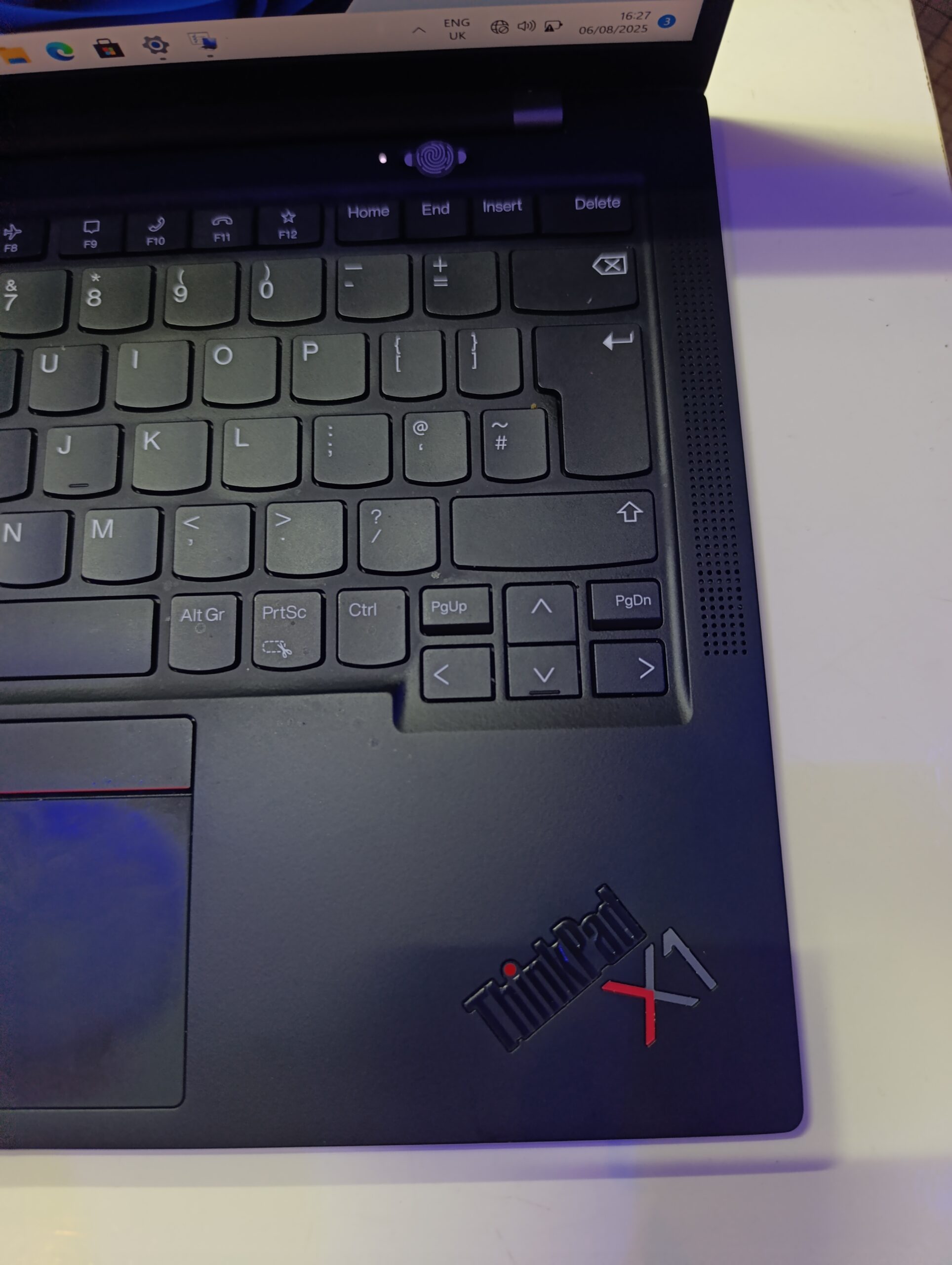 Lenovo Thinkpad X1 Carbon Gen 9 – Intel Core i5 (2.40GHz) – 256GB SSD – 16GB Ram – Windows 11 Pro (64 bit) - Image 4