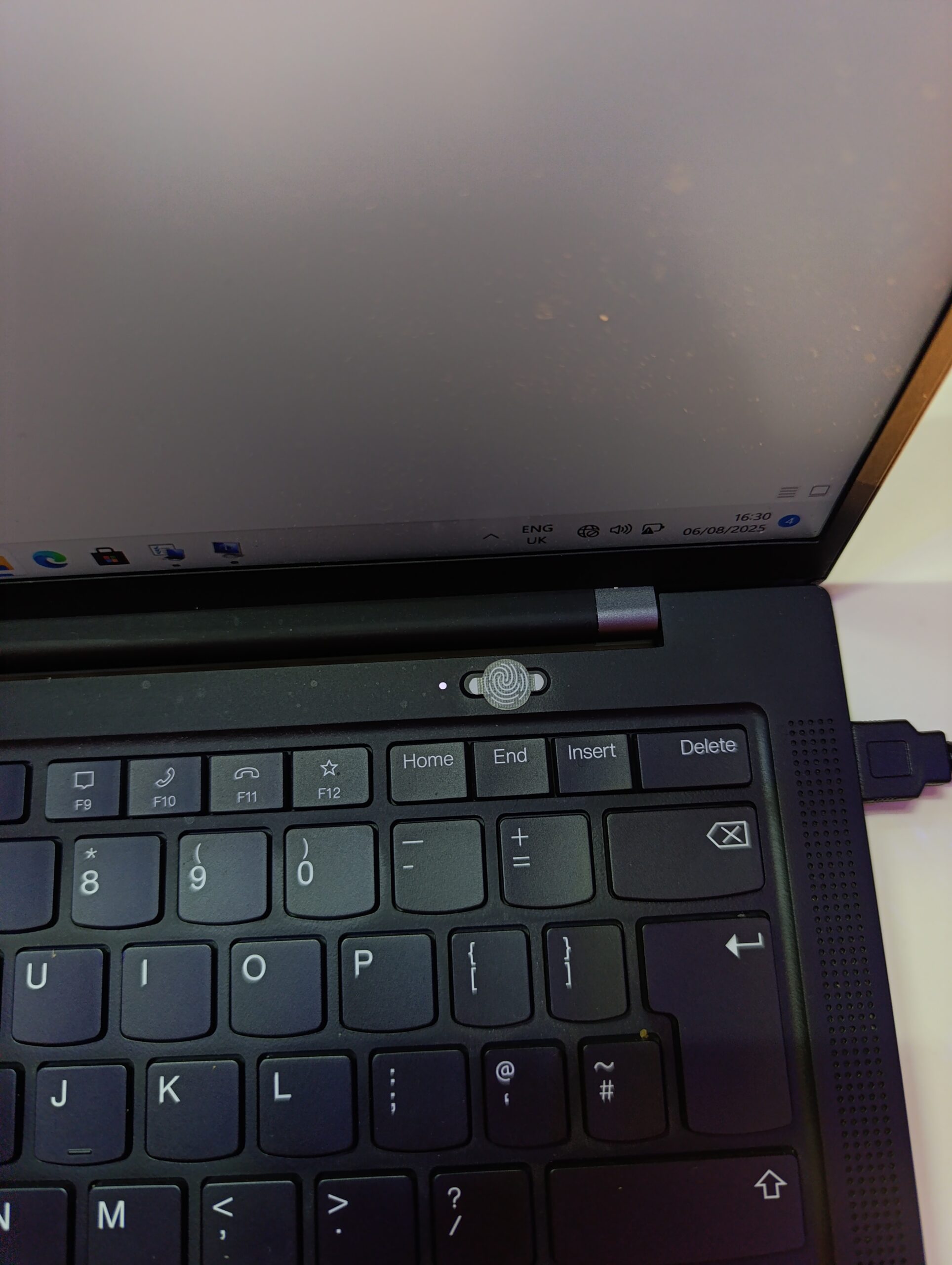 Lenovo Thinkpad X1 Carbon Gen 9 – Intel Core i5 (2.40GHz) – 256GB SSD – 16GB Ram – Windows 11 Pro (64 bit) - Image 9