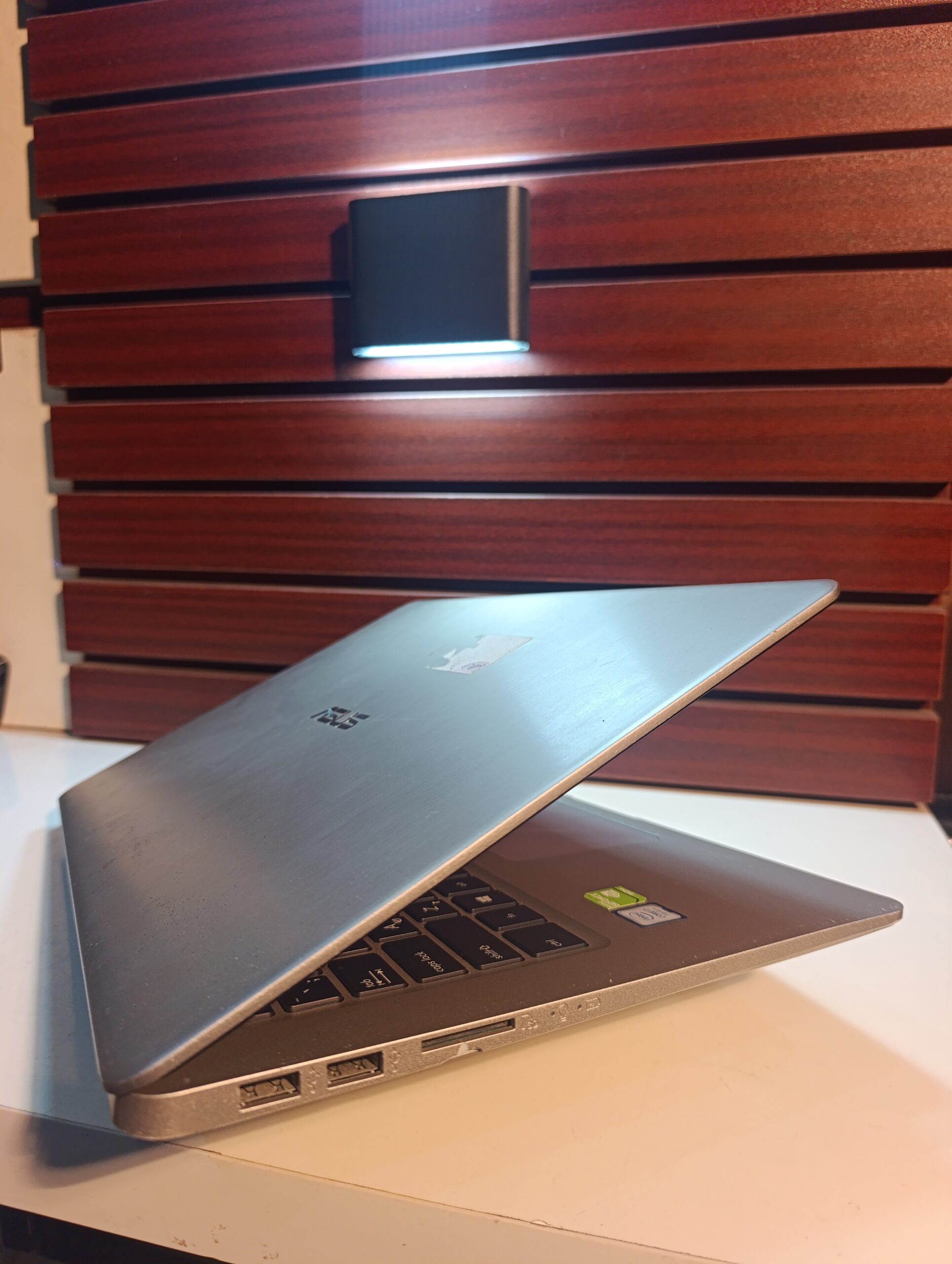 Asus VivoBook 15 X510UQ-NH71 – Intel Core i7 (2.9GHz) – 10th Gen
