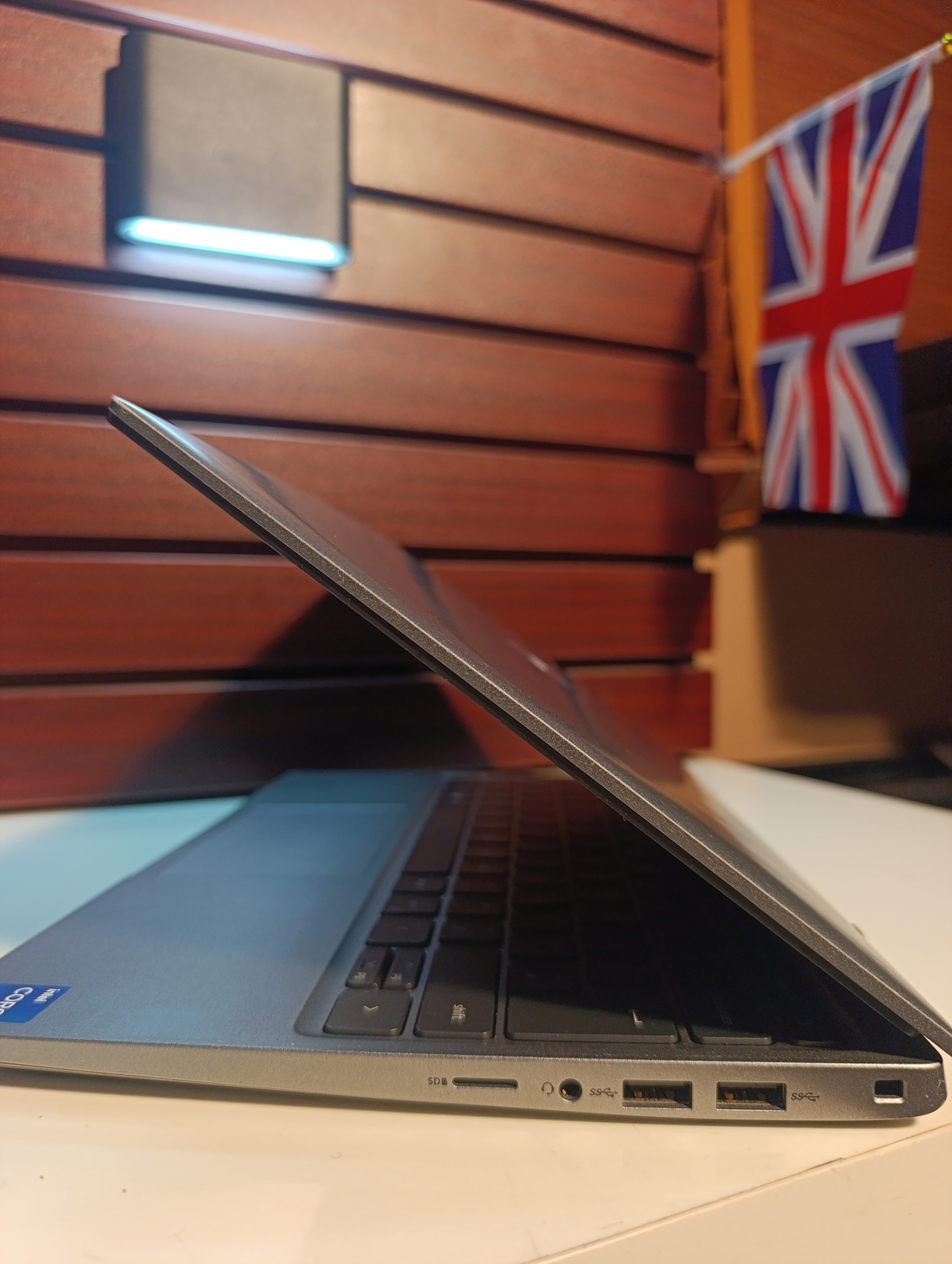 Dell Latitude3320 /11世代 i5/8GB/256GB Amazon.com: Dell Latitude 3320 Laptop | 13.3