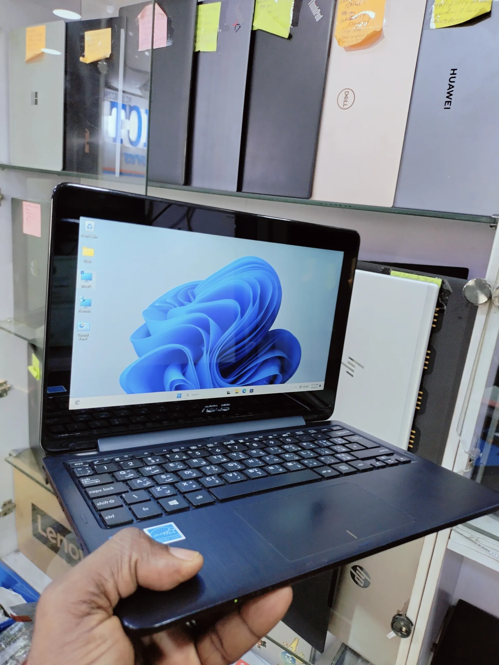 Asus E2055A- Intel N3050 - 32gb ssd - 2gb ram - 11" - Touchscreen -X360 - Sharp Camera - Image 4