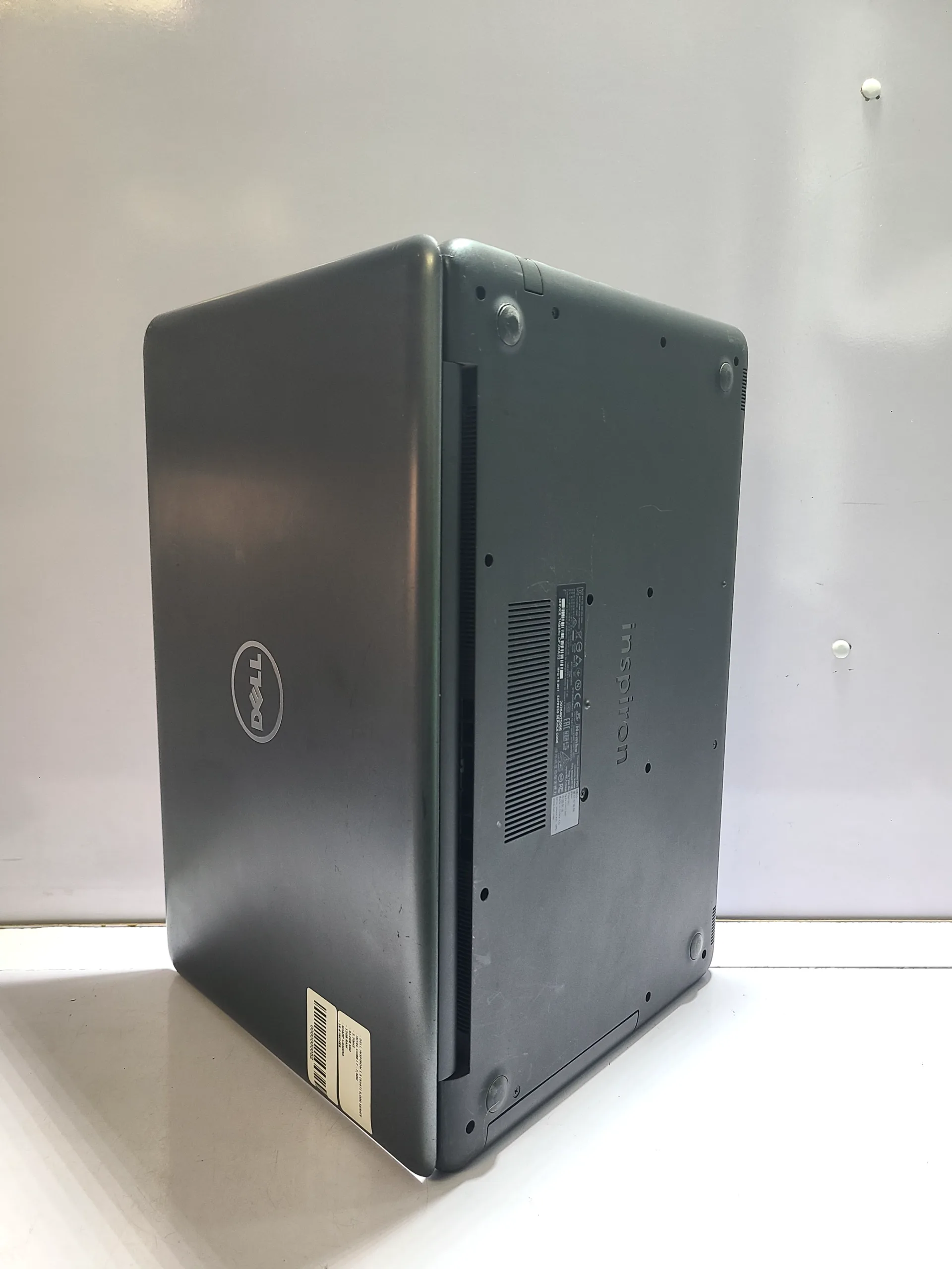 Dell Inspiron 5567 - Core I7 - 256gb Ssd - 12gb Ram- Ryzen Graphics. - Image 7