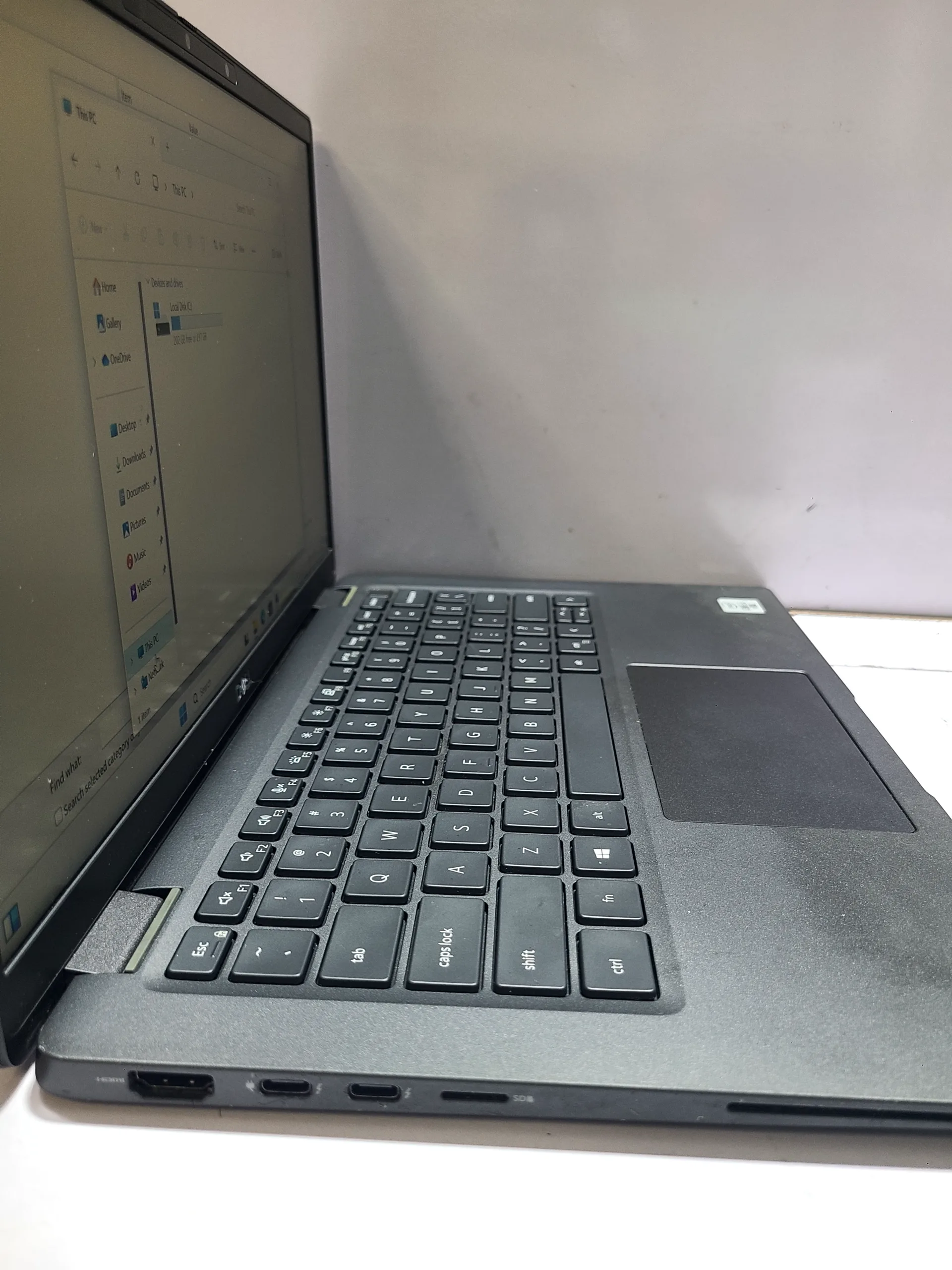 Dell Latitude 7410 - Intel Core I5-10310U - 256 SSD - 16GB RAM. - Image 11