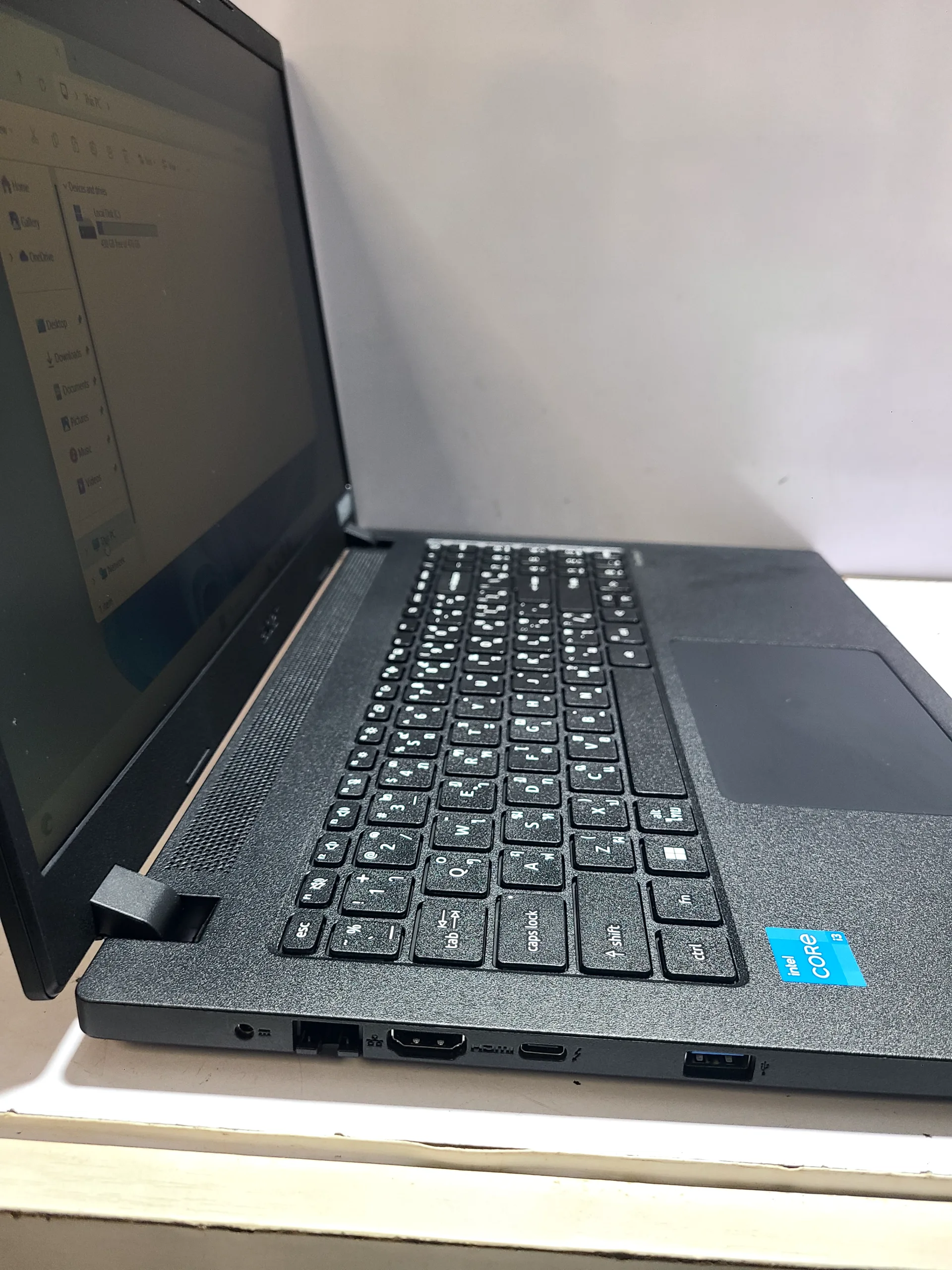 Acer TravelMate P2 (TMP215-54) - Intel Core i3-1215U - 512 SSD - 16GB RAM. - Image 3