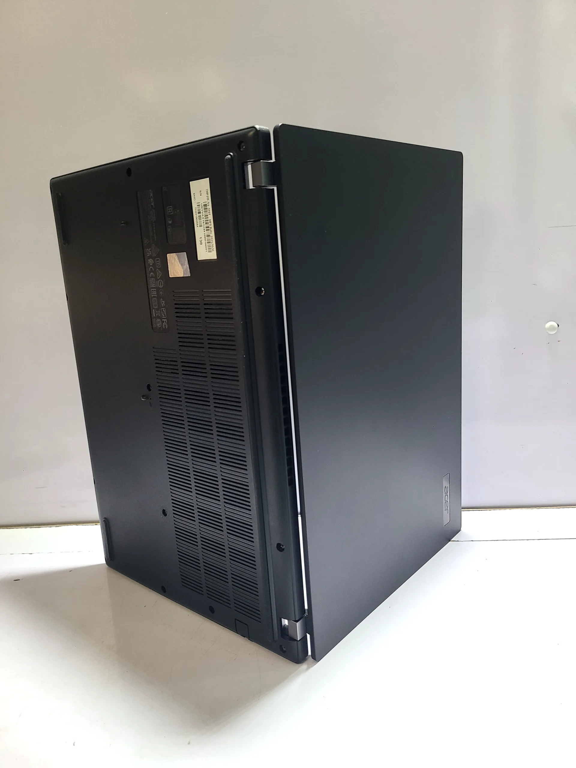 Acer TravelMate P2 (TMP215-54) - Intel Core i3-1215U - 512 SSD - 16GB RAM. - Image 9