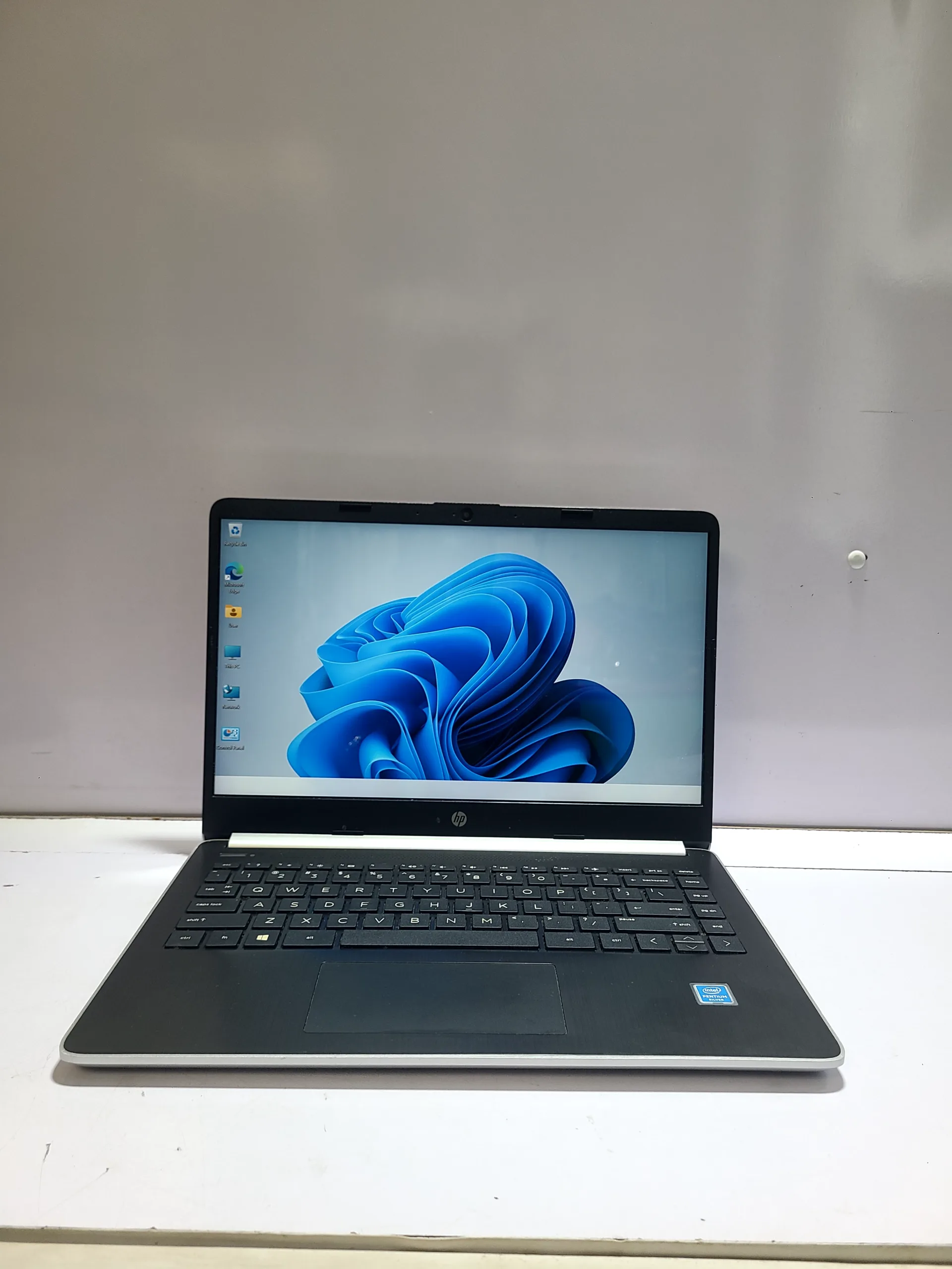HP Laptop 14 Intel Pentium N500 1.10GHZ - Windows 11 Pro