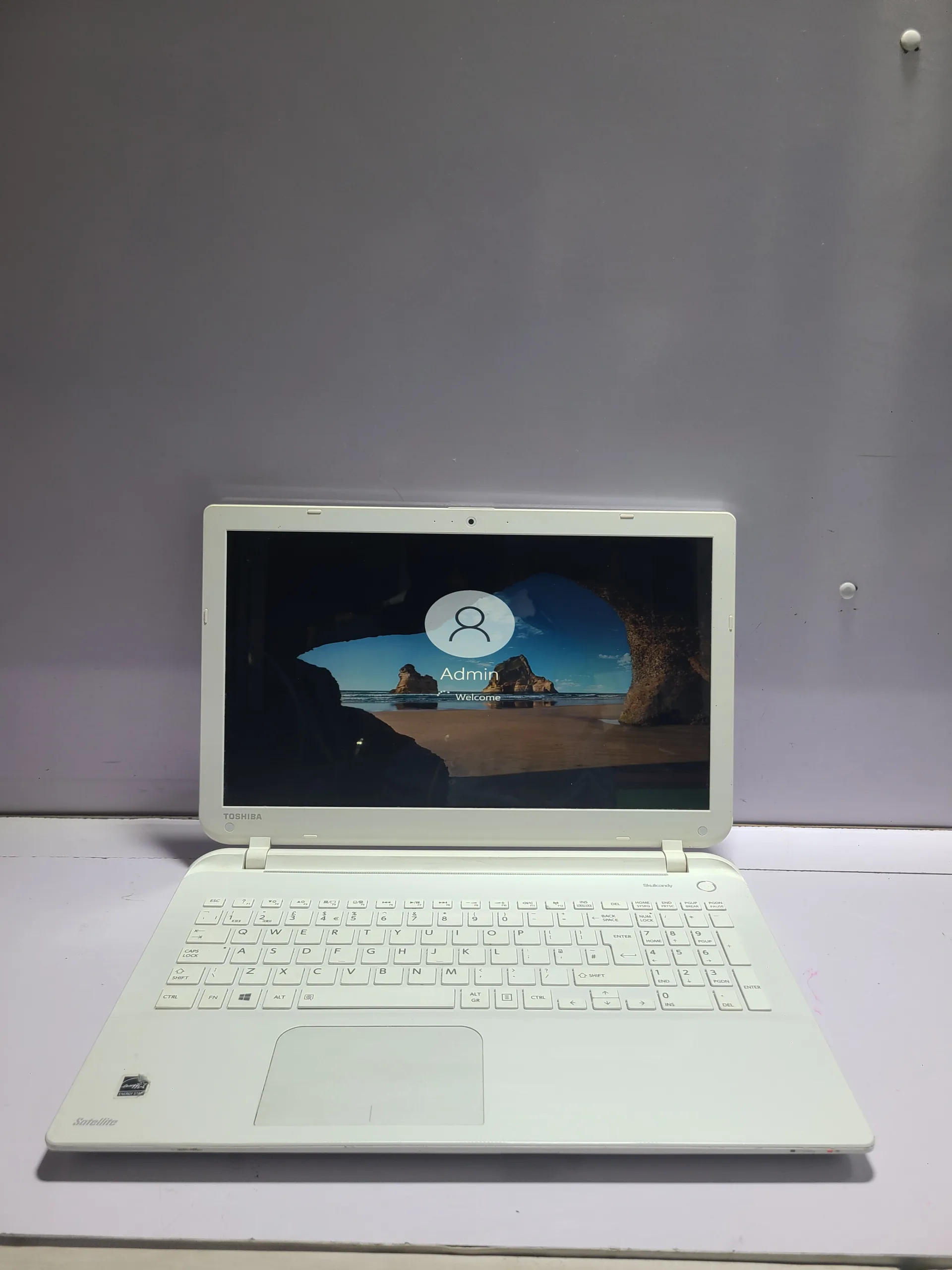 TOSHIBA SATELLITE L50-B – INTEL PENTIUM N3540 -320GB HDD – 8GB RAM – WINDOW 10 PRO