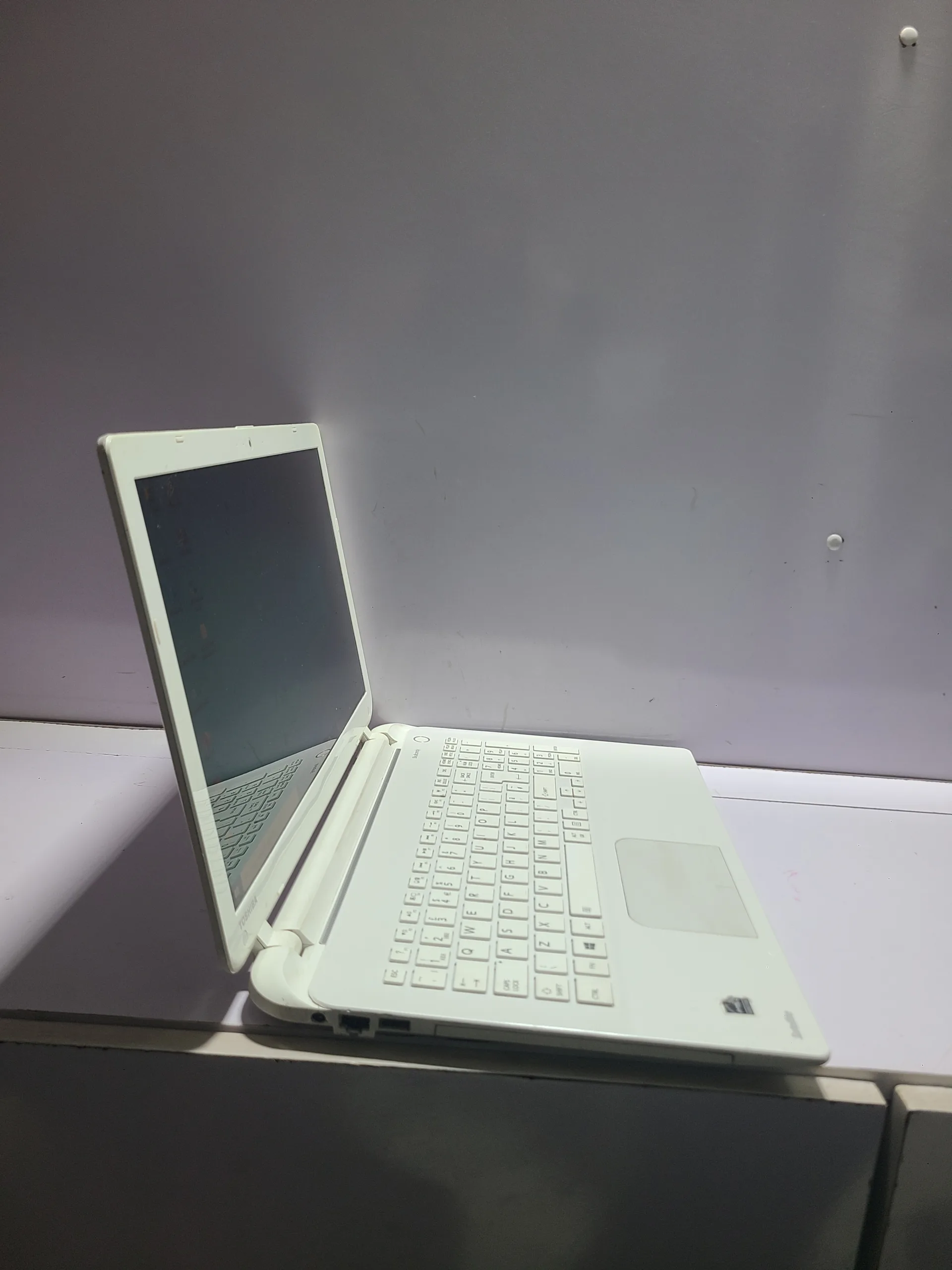 TOSHIBA SATELLITE L50-B – INTEL PENTIUM N3540 -320GB HDD – 8GB RAM – WINDOW 10 PRO - Image 4