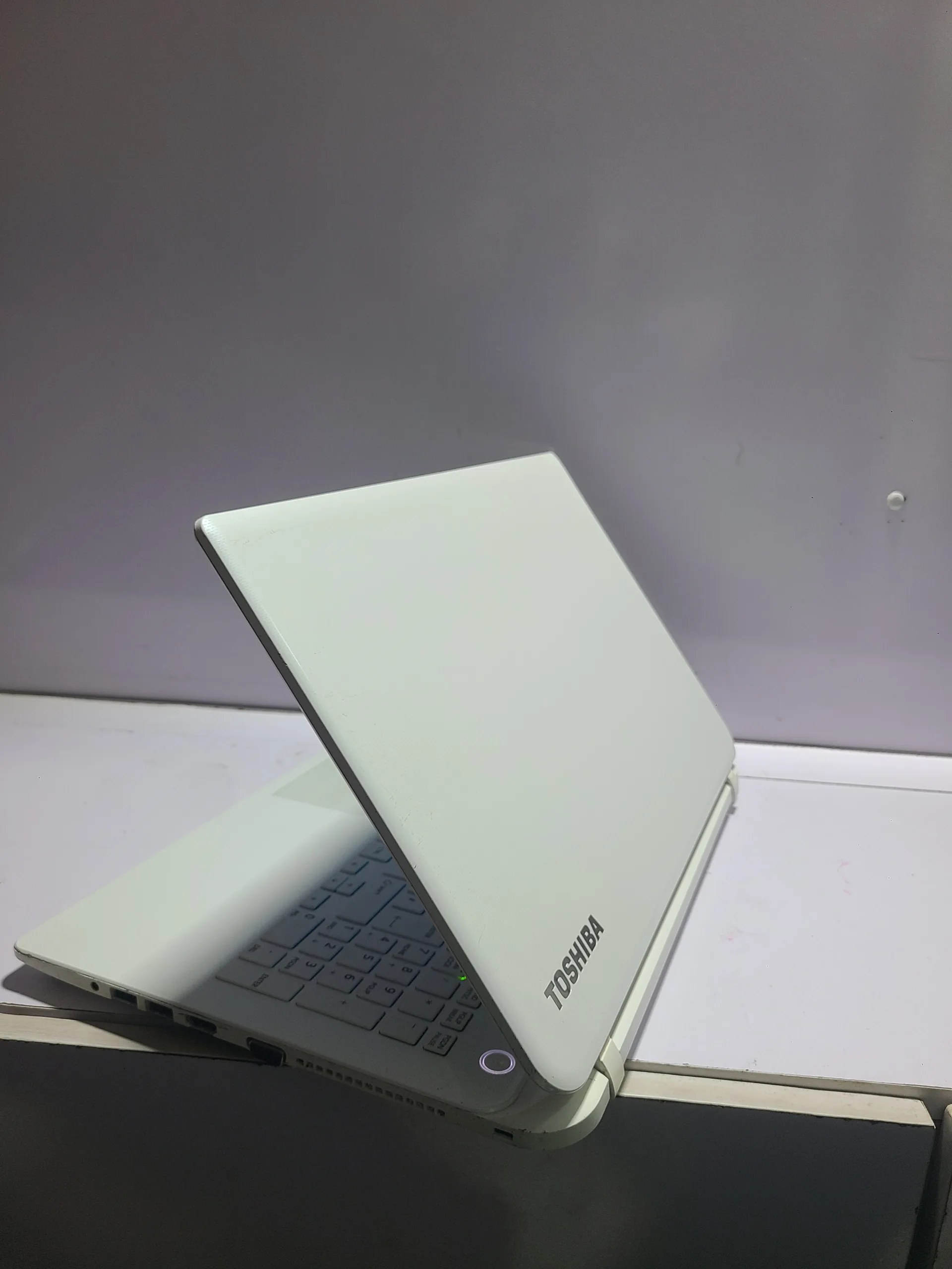 TOSHIBA SATELLITE L50-B – INTEL PENTIUM N3540 -320GB HDD – 8GB RAM – WINDOW 10 PRO - Image 3
