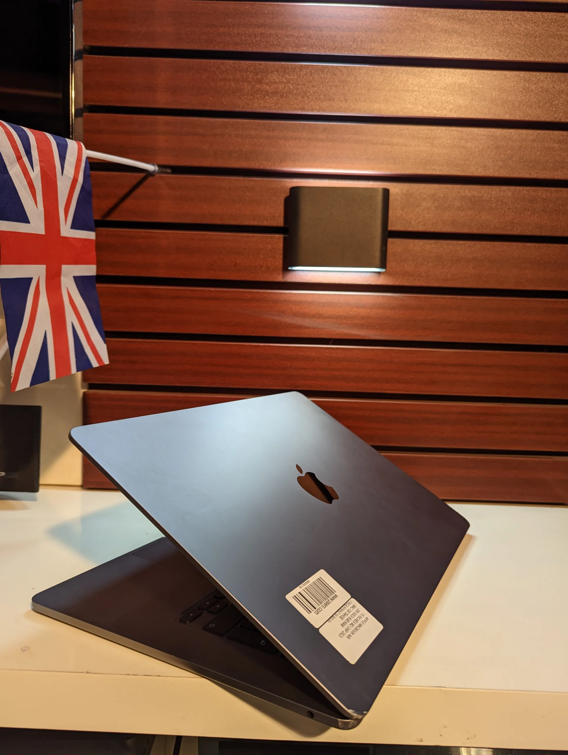 APPLE MACBOOK AIR 15- M2 CHIP – 8CORE– 256GB SSD – 8GB RAM – TAHOE