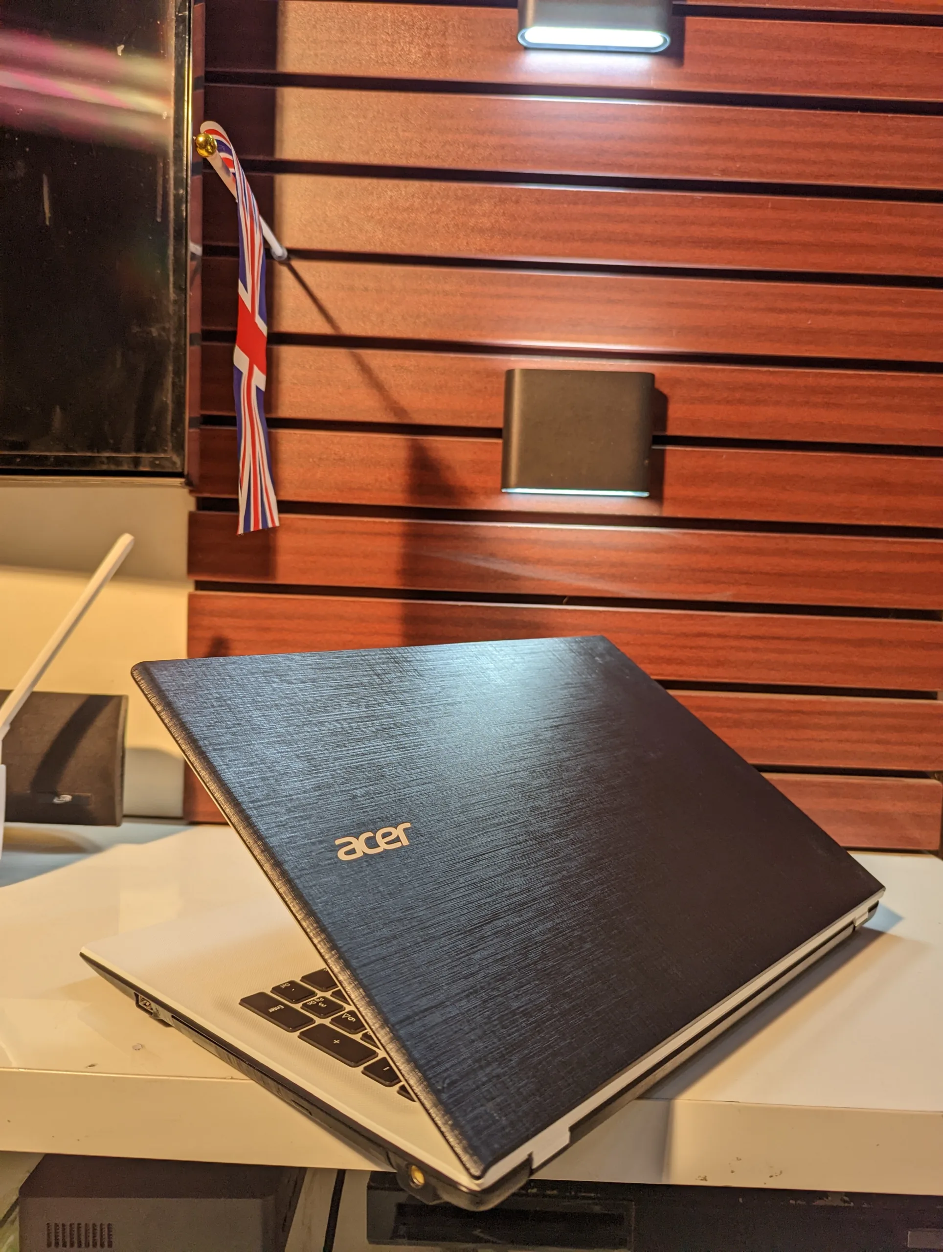 ACER ASPIRE ES-573G – INTEL CORE I5 – 5TH GEN - 8GB RAM- 500GB -2GB DEDICATED - Window 11 - Image 5