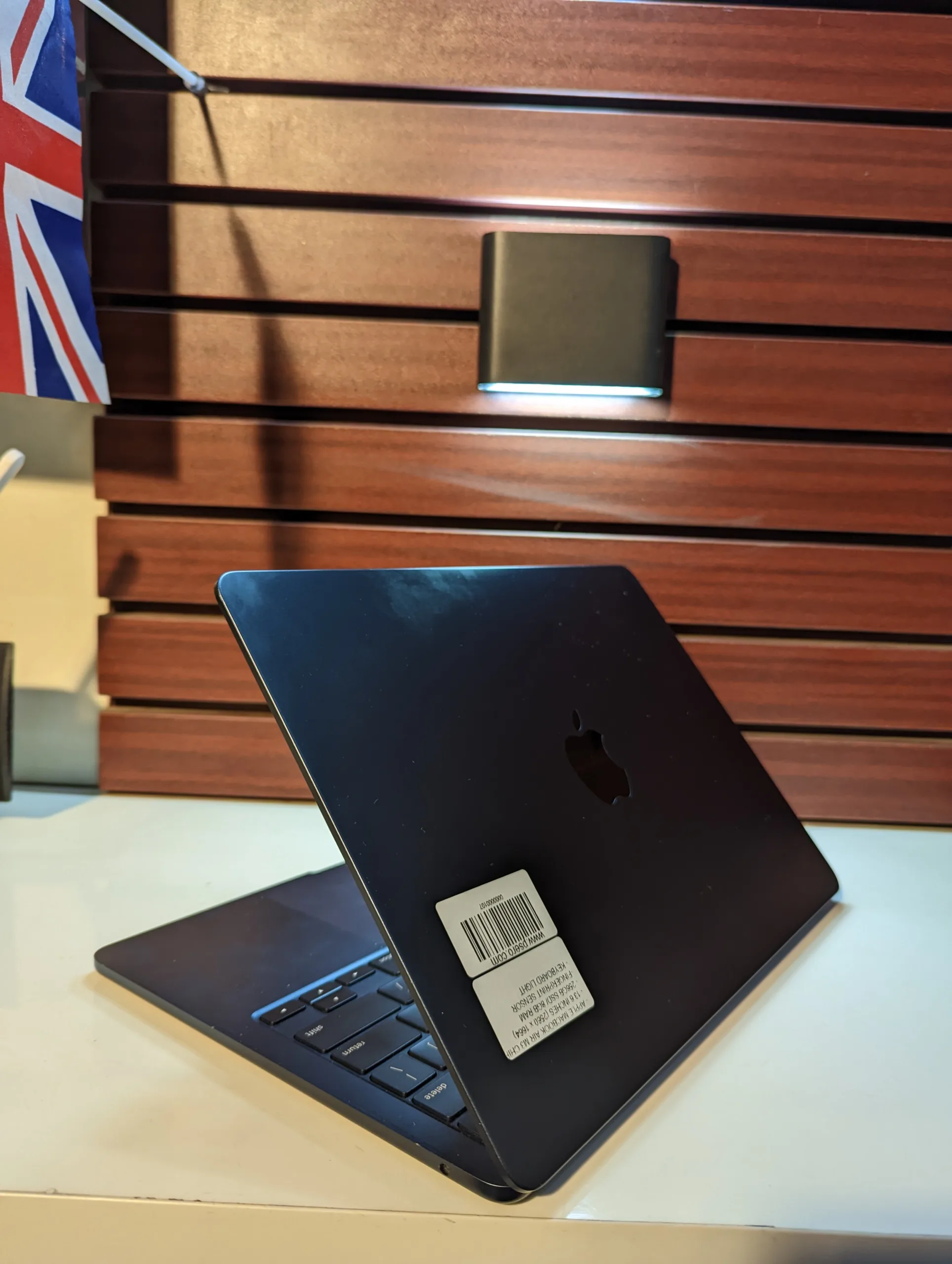 APPLE MACBOOK AIR _ M3 CHIP PROCESSOR_ 8GB RAM_ 256GB SSD_ TAHOE 26.1 - Image 3