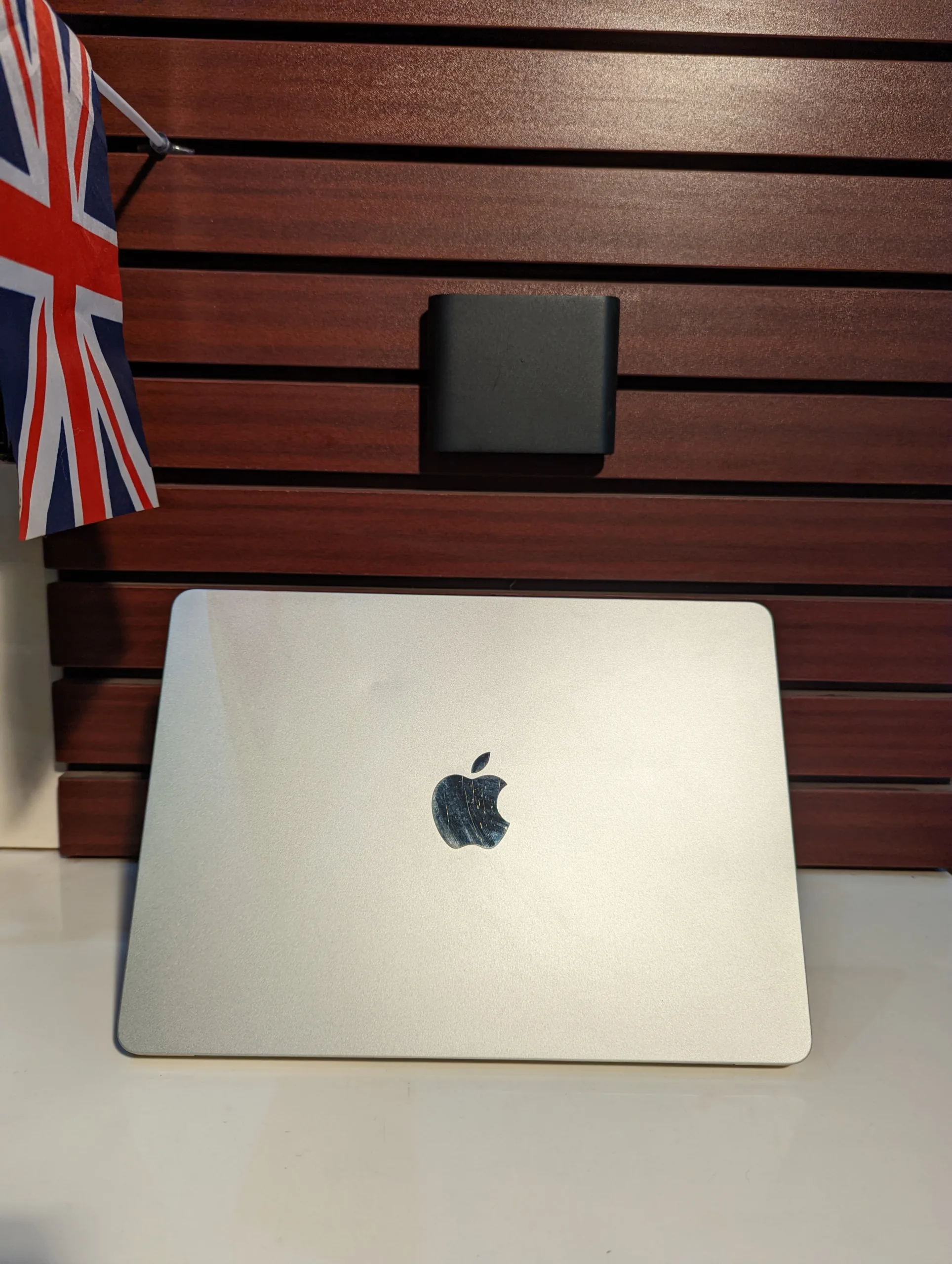 APPLE MACBOOK AIR VAN ECO 2022_M2 CHIP_ 16GB RAM _1TB SSD_TAHOE 26.1 - Image 4