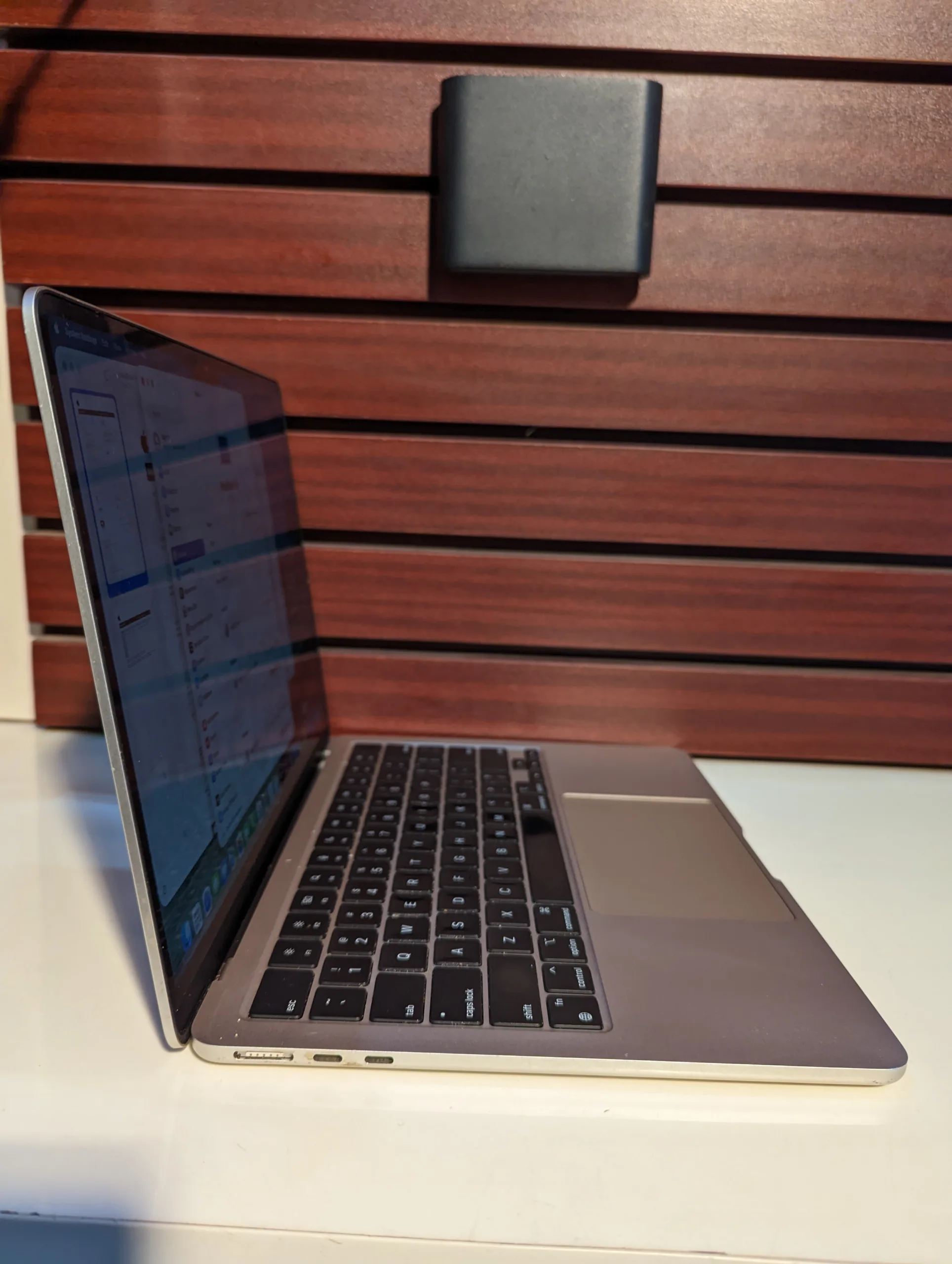 APPLE MACBOOK AIR VAN ECO 2022_M2 CHIP_ 16GB RAM _1TB SSD_TAHOE 26.1 - Image 5