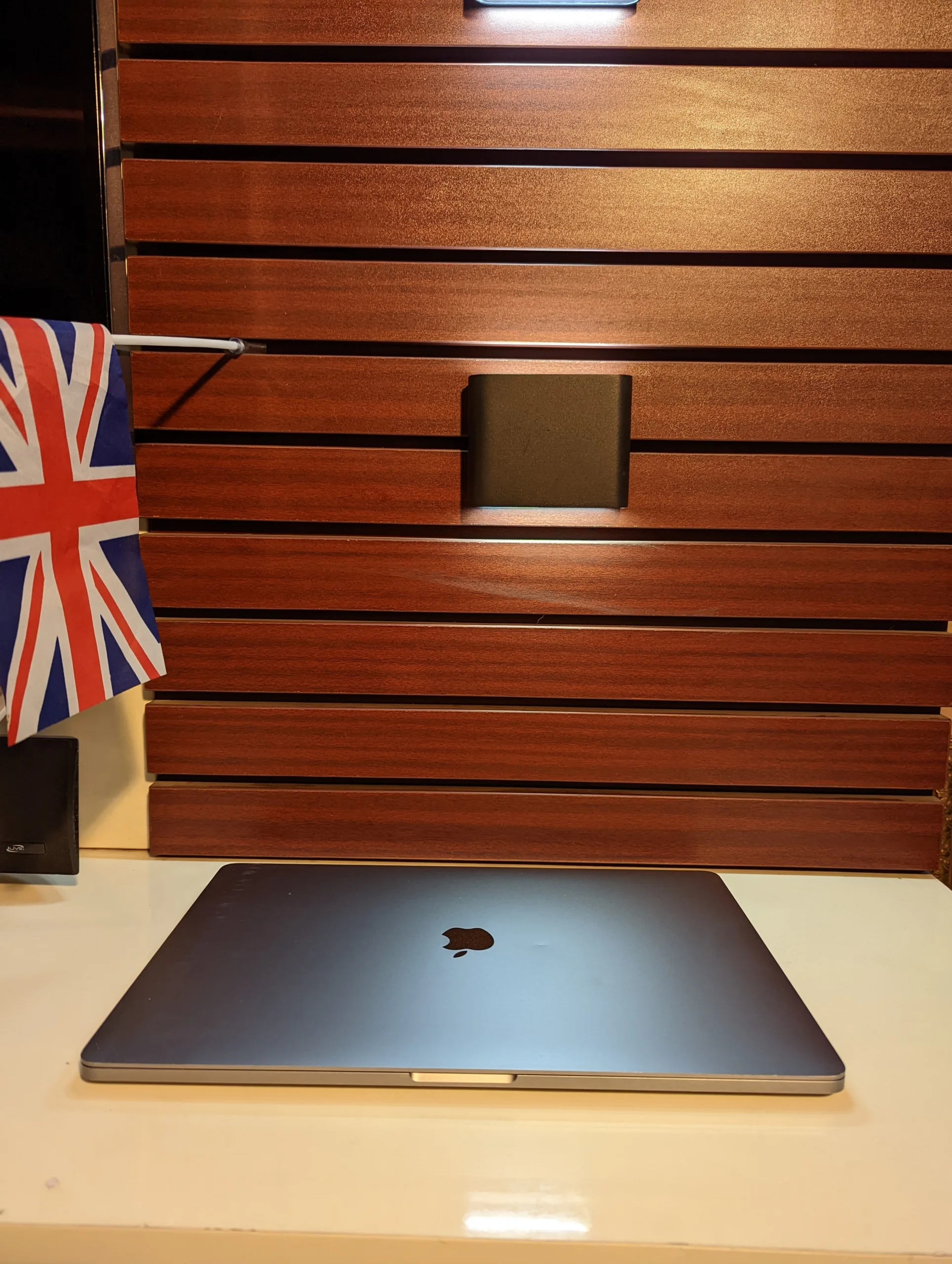 APPLE MACBOOK PRO 2019_ INTEL CORE I9_ 16GB RAM_ 1TB SSD_ KEYBOARDLIGHT _ CATALINA - Image 3