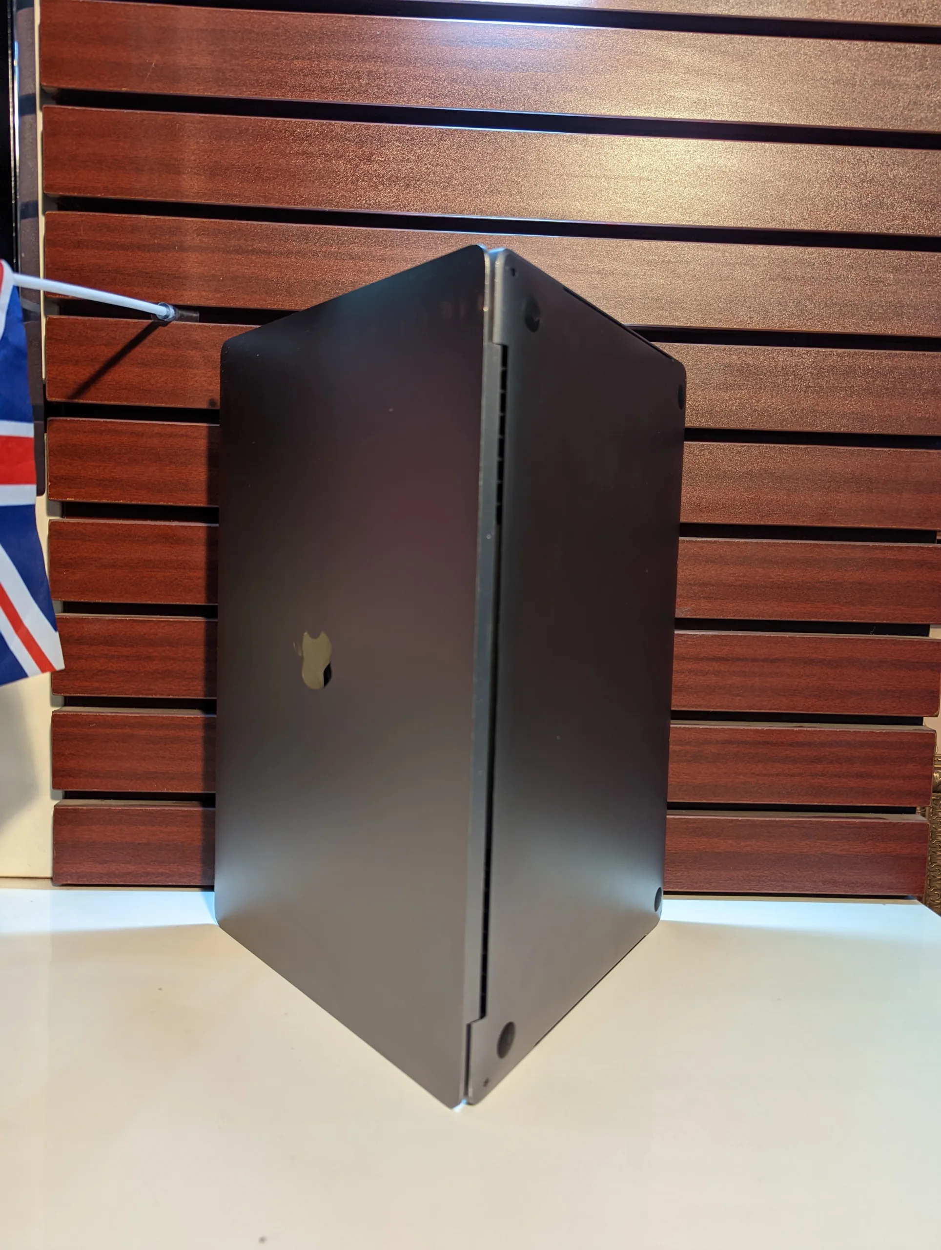 APPLE MACBOOK PRO 2019_ INTEL CORE I9_ 16GB RAM_ 1TB SSD_ KEYBOARDLIGHT _ CATALINA - Image 6