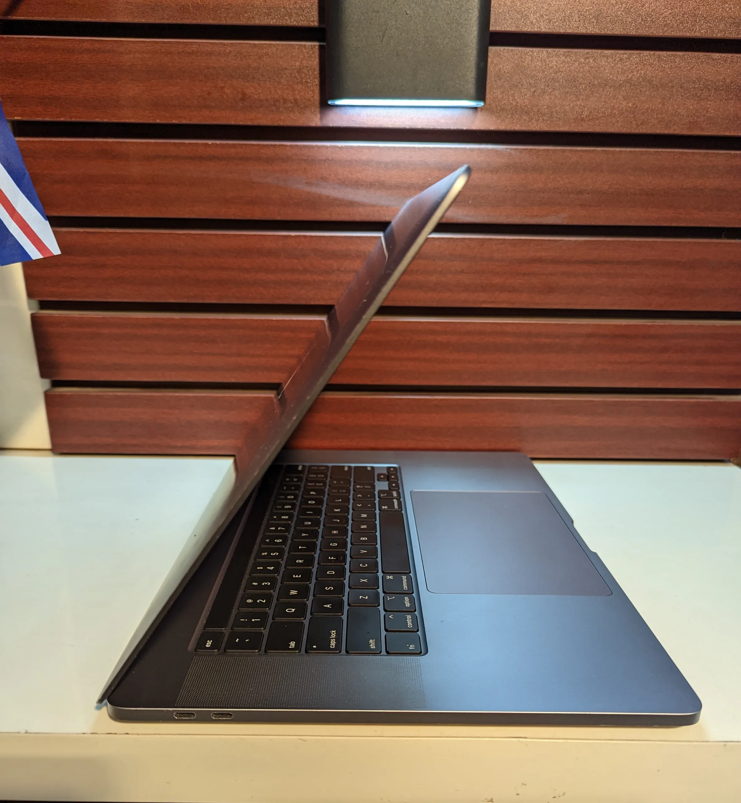 APPLE MACBOOK PRO 2019_ INTEL CORE I9_ 16GB RAM_ 1TB SSD_ KEYBOARDLIGHT _ CATALINA - Image 7