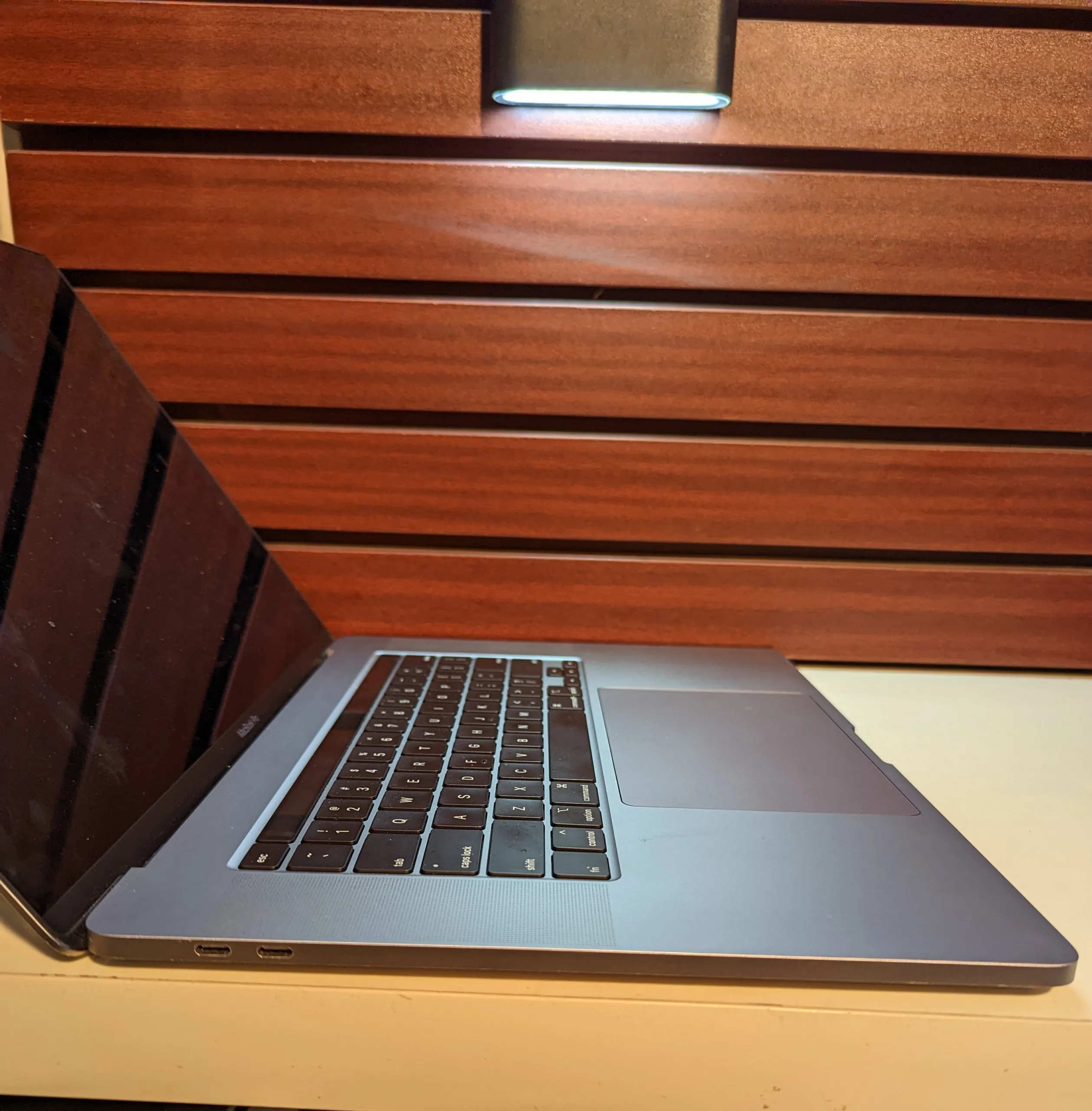 APPLE MACBOOK PRO 2019_ INTEL CORE I9_ 16GB RAM_ 1TB SSD_ KEYBOARDLIGHT _ CATALINA - Image 8