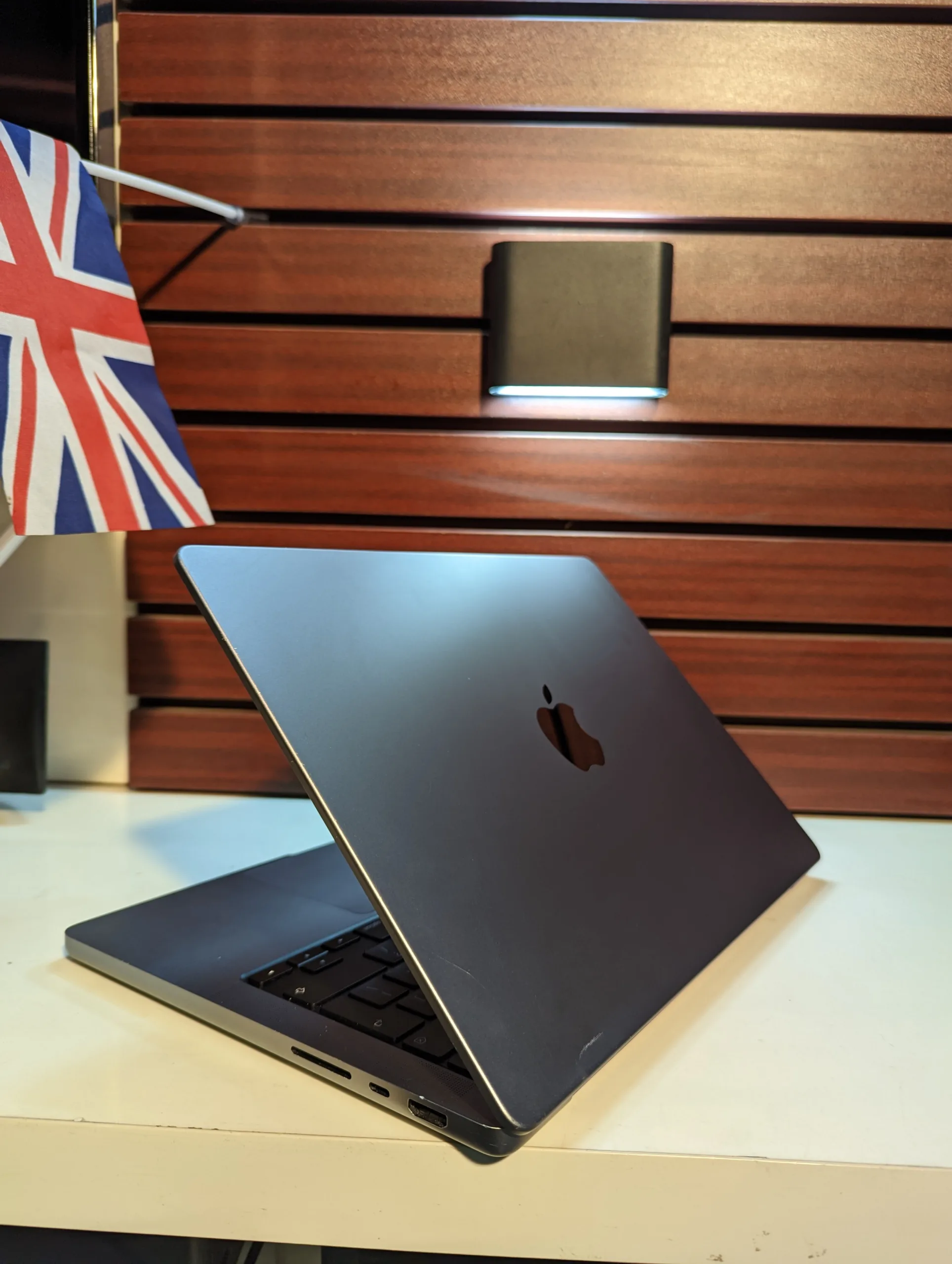 Apple Macbook Pro -M1 8core – 512gb Ssd – 16gb Ram- 14 Inches Display – Tahoe 26.1 - Image 5