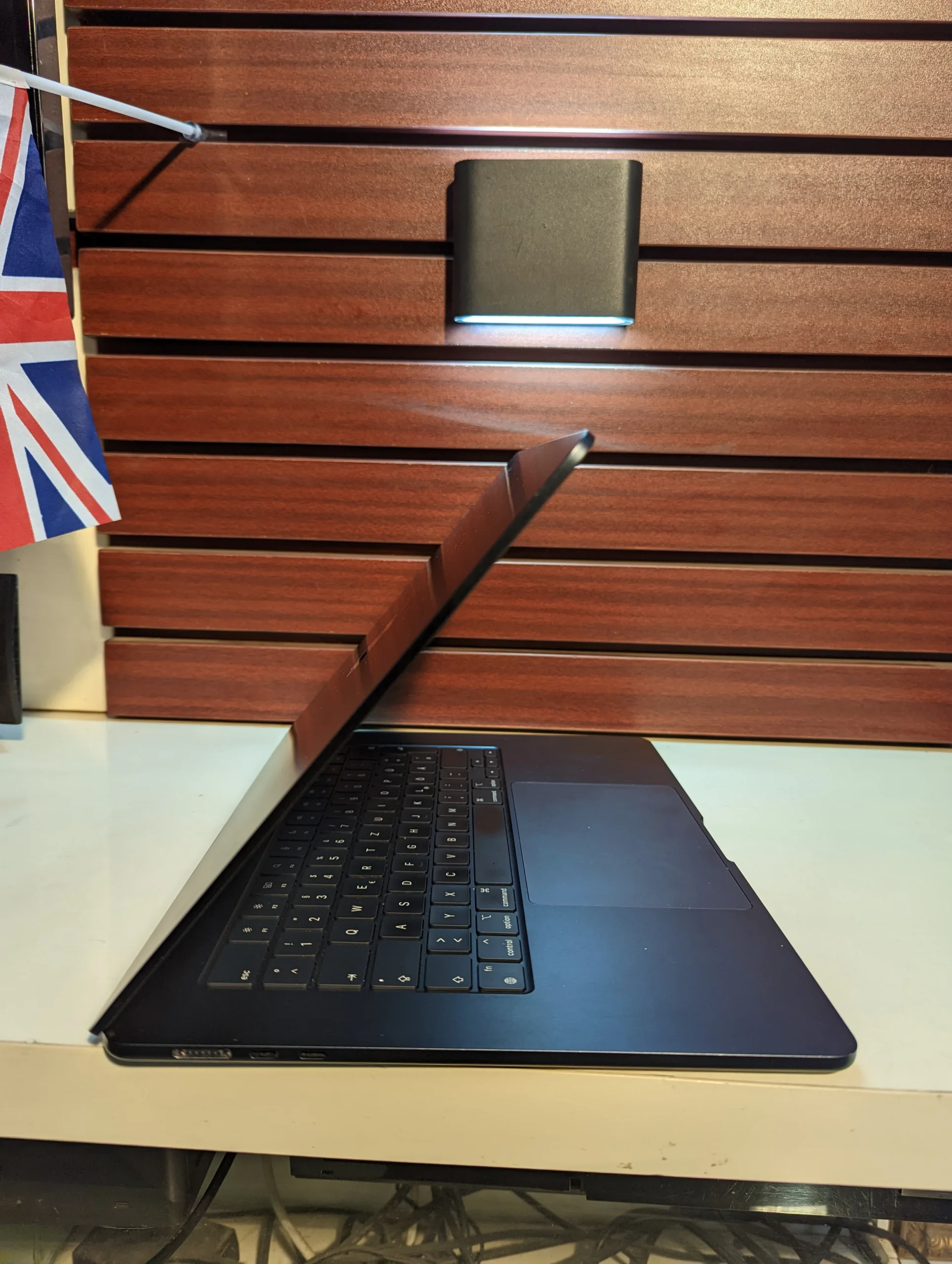 Apple Mackbook Air M3 Chip- 512gb Ssd – 16gb Ram – Keyboard Light – Tahoe 26.1 - Image 8