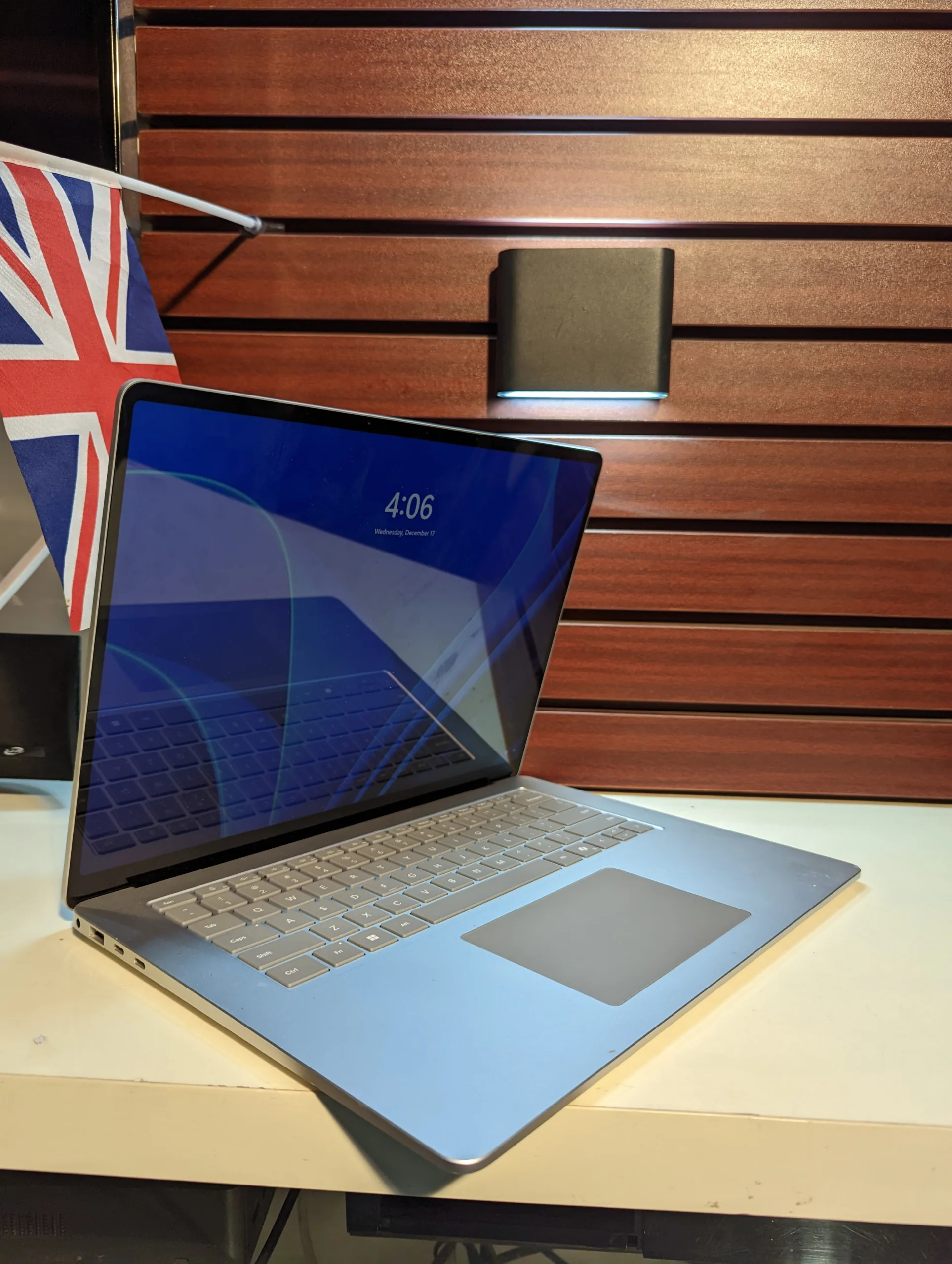 Microsoft Surface Laptop 7th Edition – Snapdragon 12 Core – 1tb Ssd – 16gb Ram – Window 11 Pro - Image 8