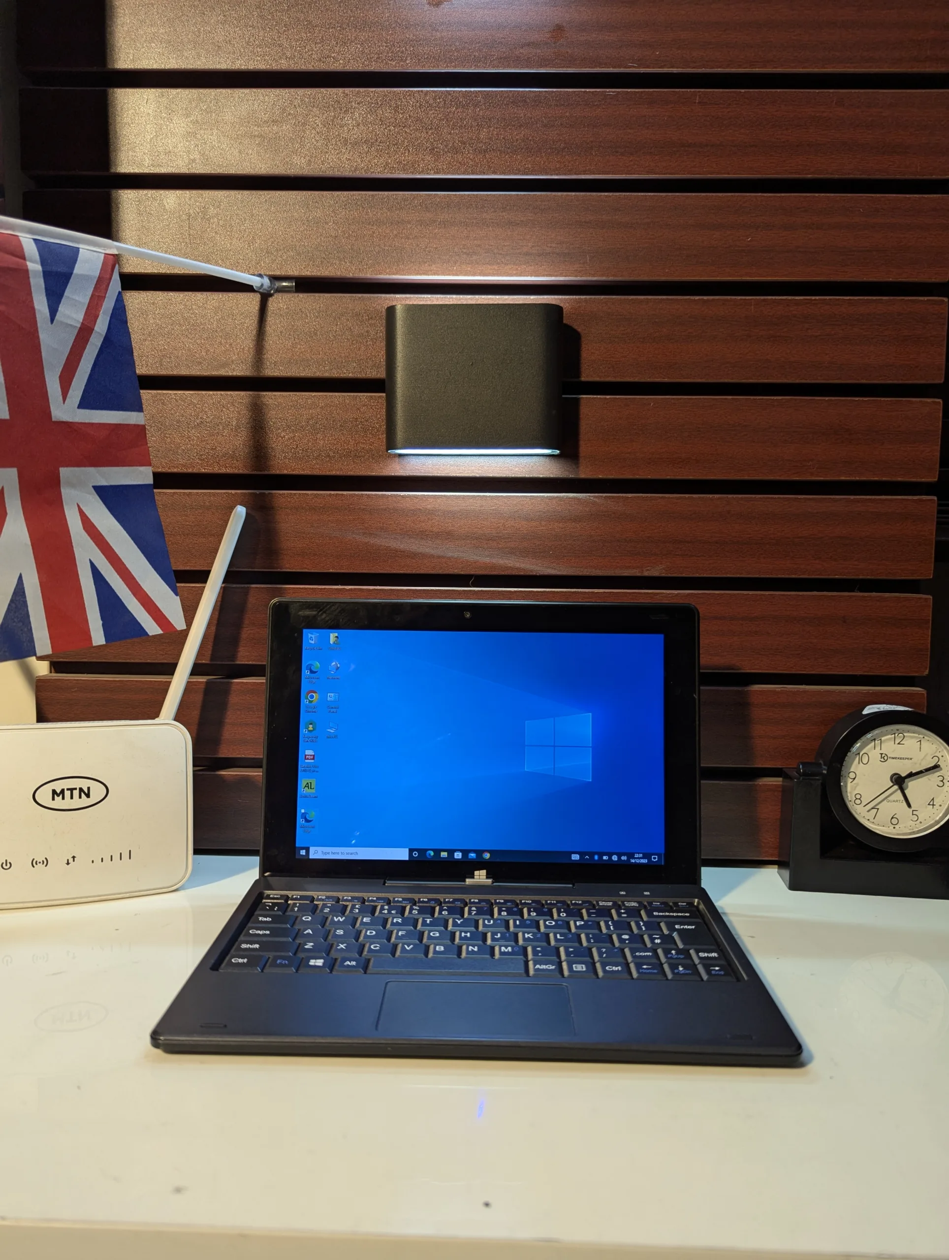Satellite Pro Et10-G-104 – Intel Celeron – 4GB RAM – 32GB SSD– Window 10 - Image 2