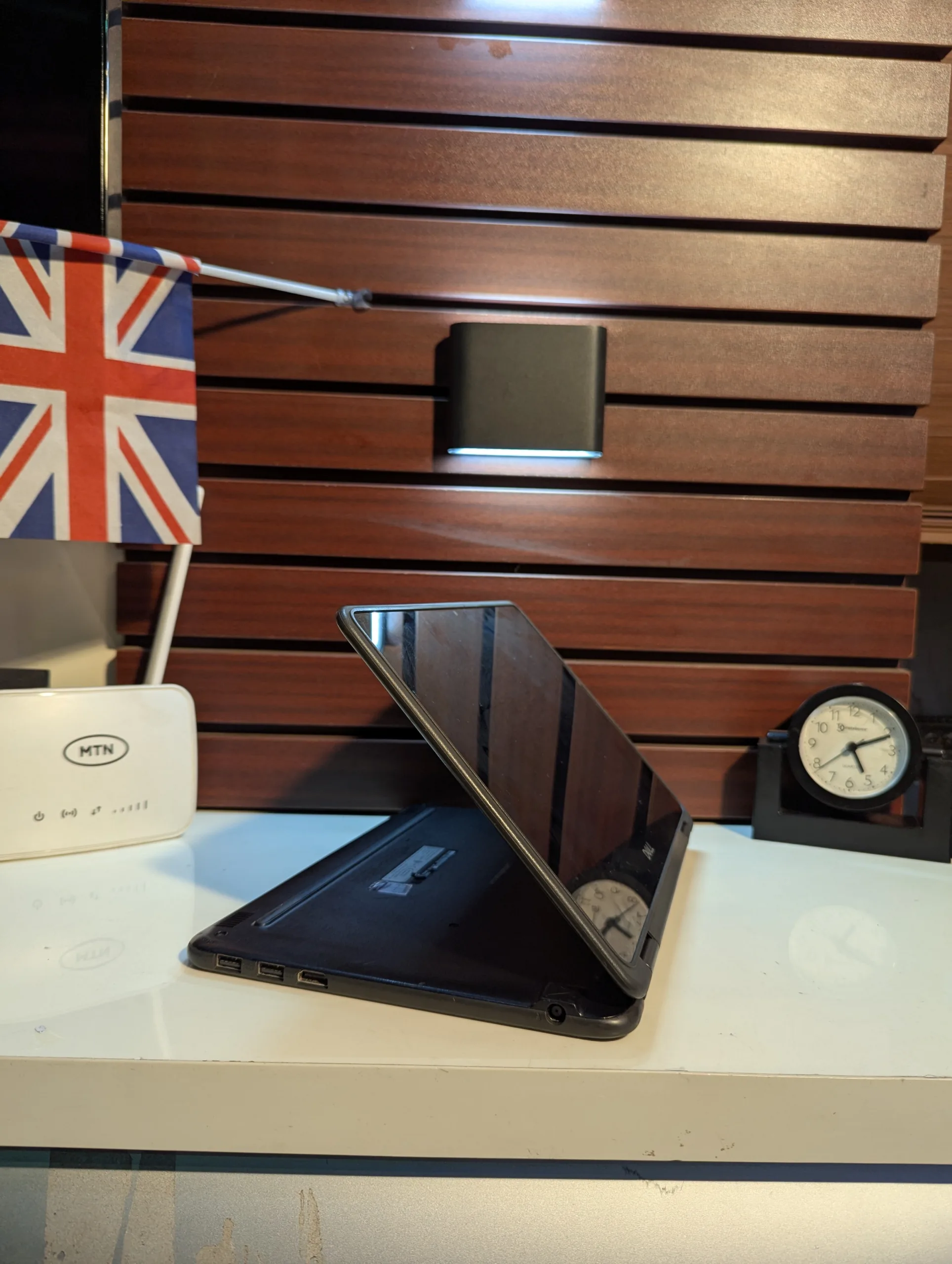 Dell Latitude 3190 2-in – 1 – Intel Pentium N50309 – 128Gb SSD – 4GB RAM – Window 11 pro - Image 9