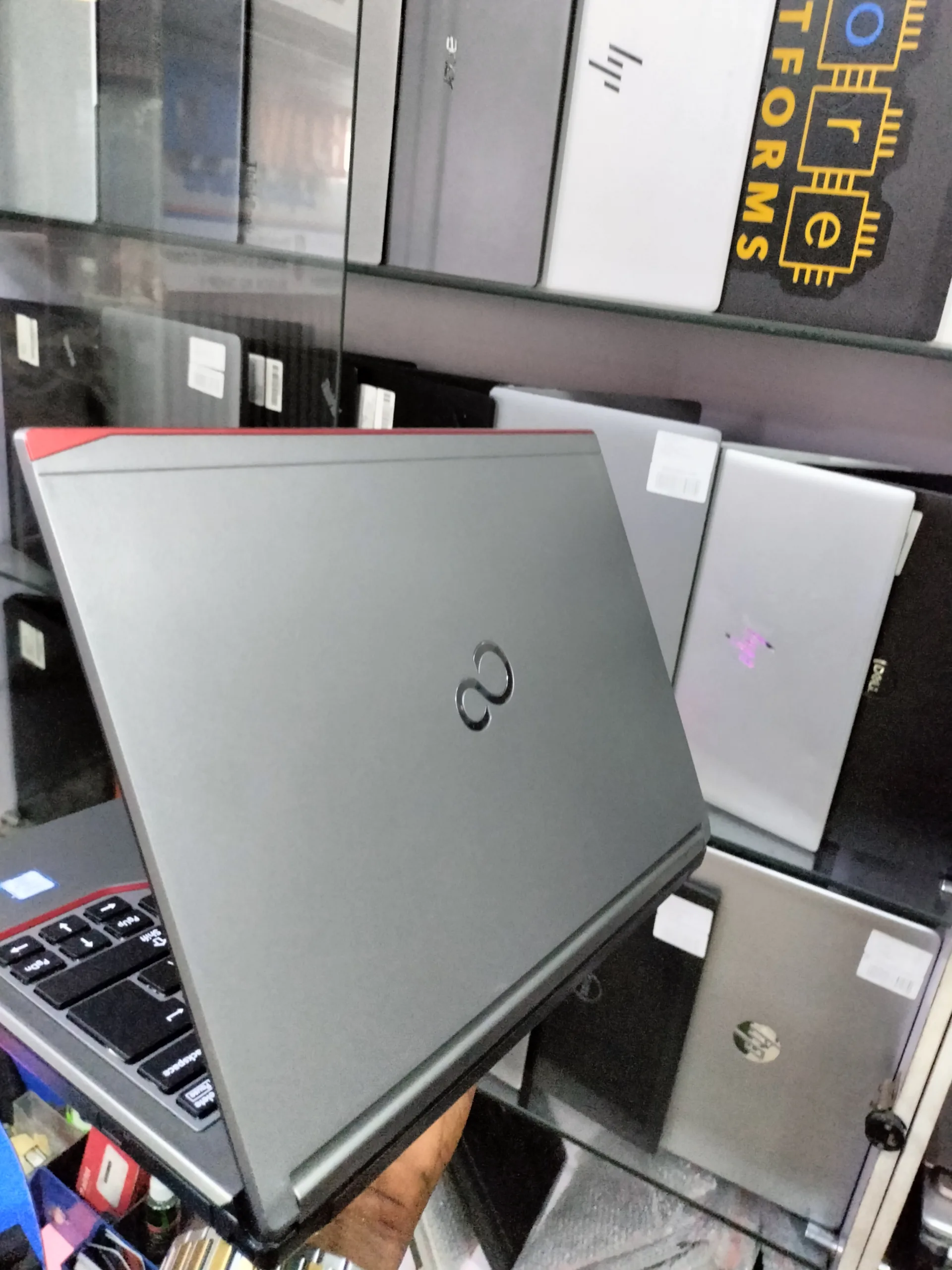 Uk Used Fujitsu Lifebook E736 - 6th Gen- Intel core i5 - 512gb SSD - 8gb ram - Windows 11priGood battery life - Image 6