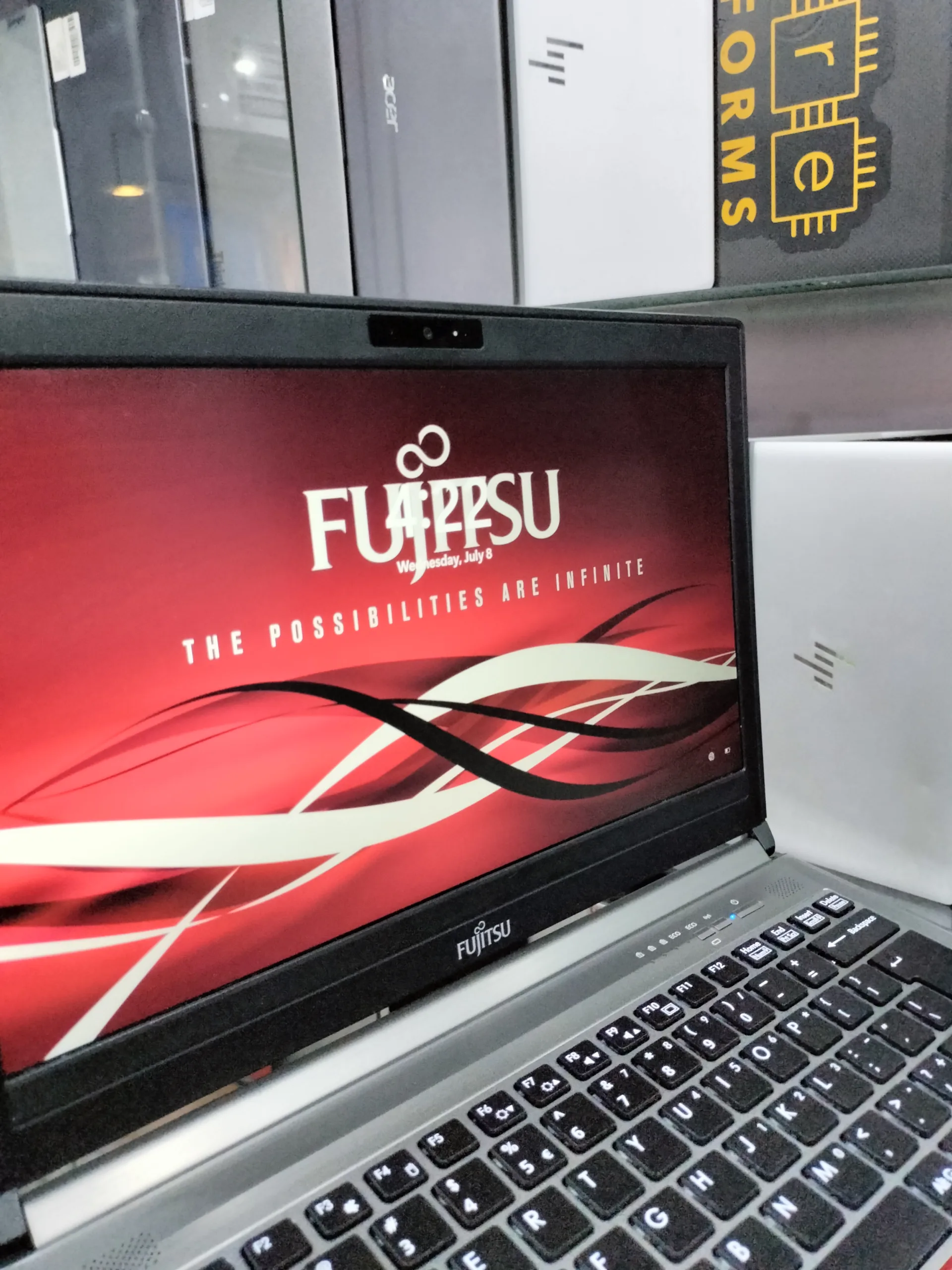 Uk Used Fujitsu Lifebook E736 - 6th Gen- Intel core i5 - 512gb SSD - 8gb ram - Windows 11priGood battery life