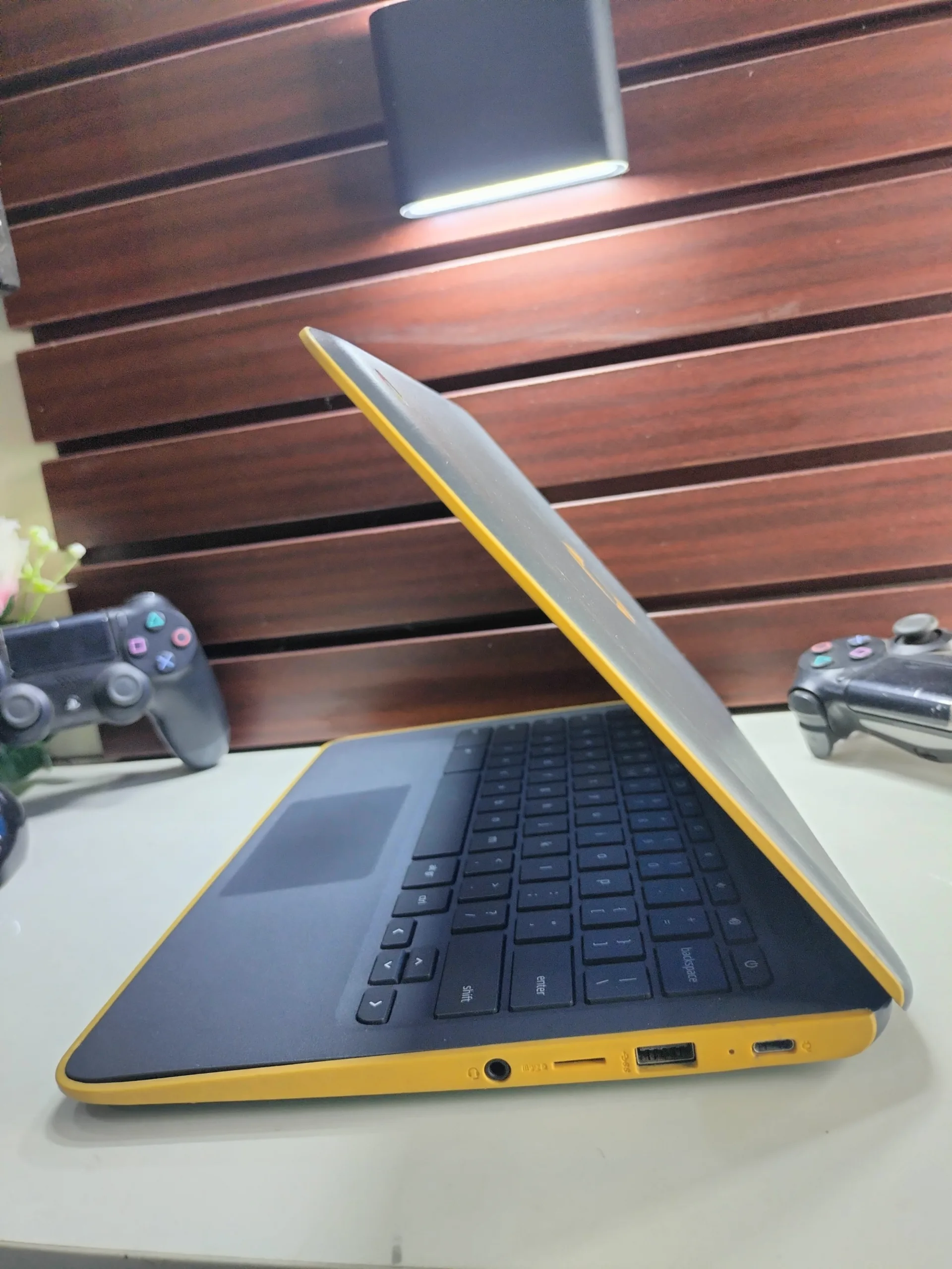 * Hp snappy Chromebook * Intel * Touchscreen * 4gb ram * 11 inches * 7hrs battery duration - Image 3